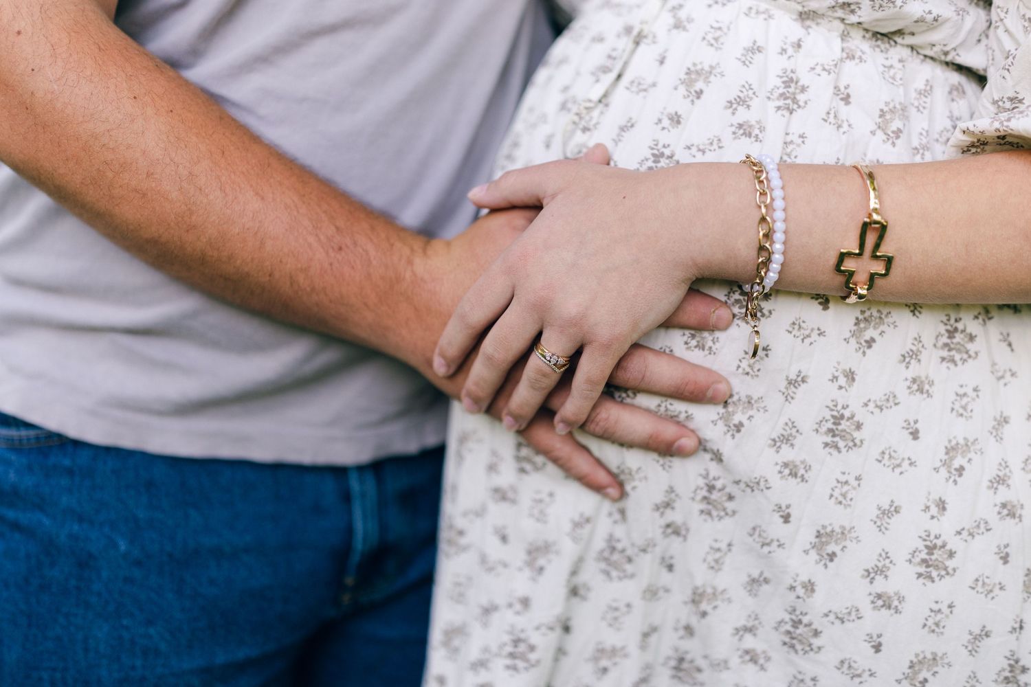 Documentary style wedding and family photographer in East Tennessee. Serving Johnson City, Kingsport, and Bristol, Tennessee.