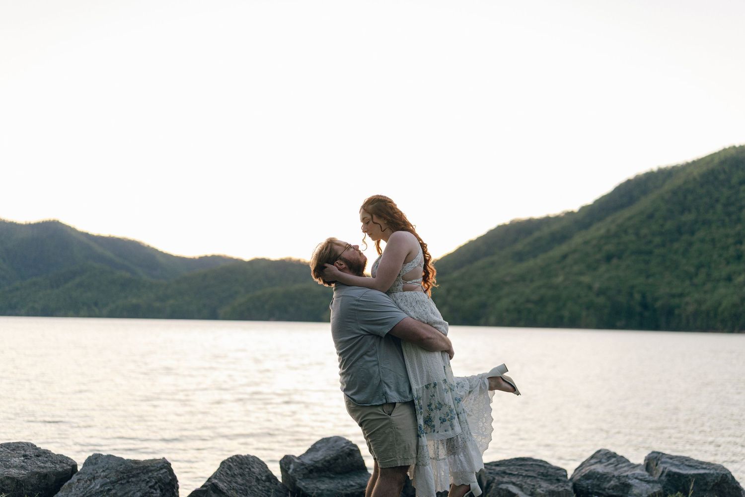 Documentary style wedding and family photographer in East Tennessee. Serving Johnson City, Kingsport, and Bristol, Tennessee.