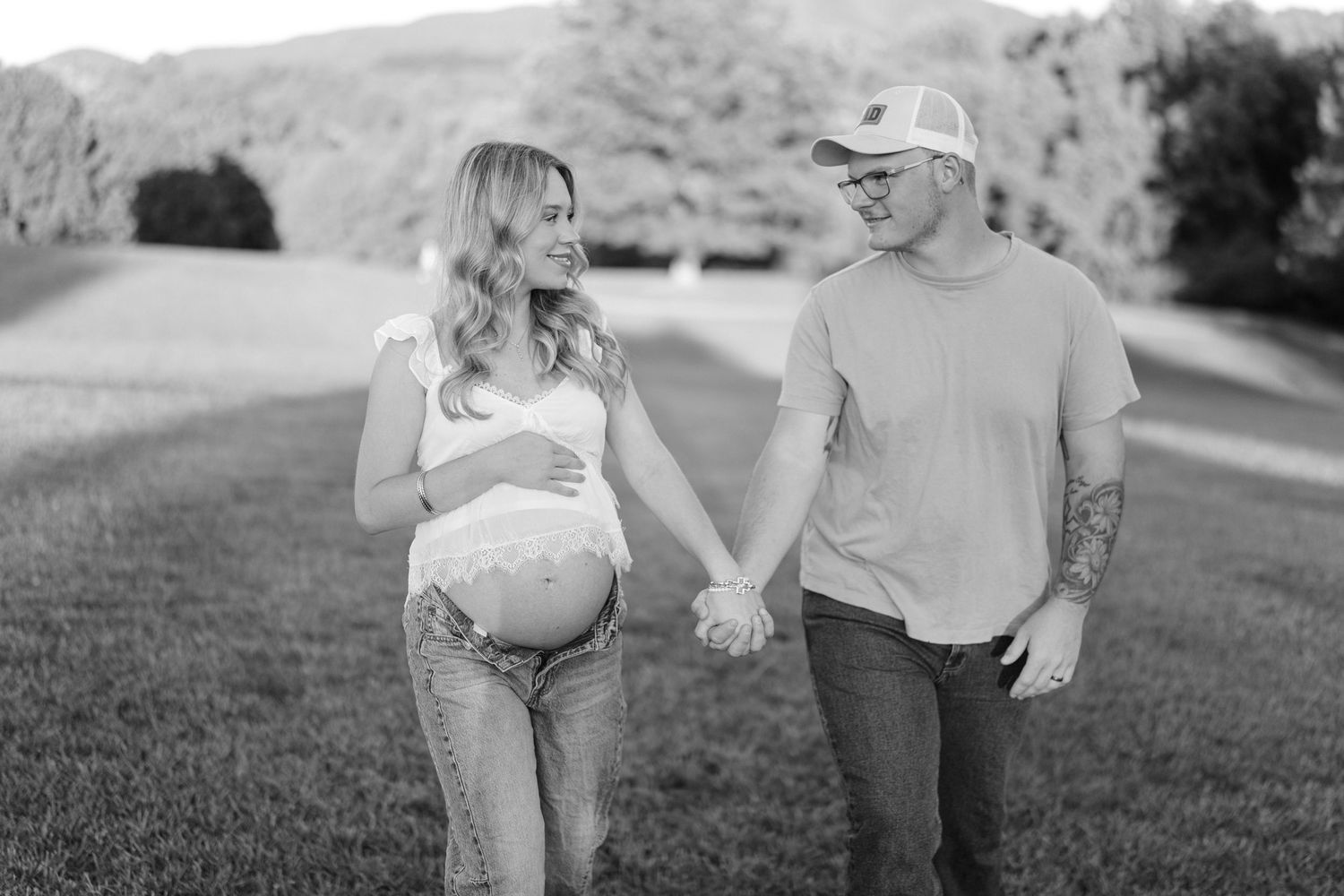 Documentary style wedding and family photographer in East Tennessee. Serving Johnson City, Kingsport, and Bristol, Tennessee.