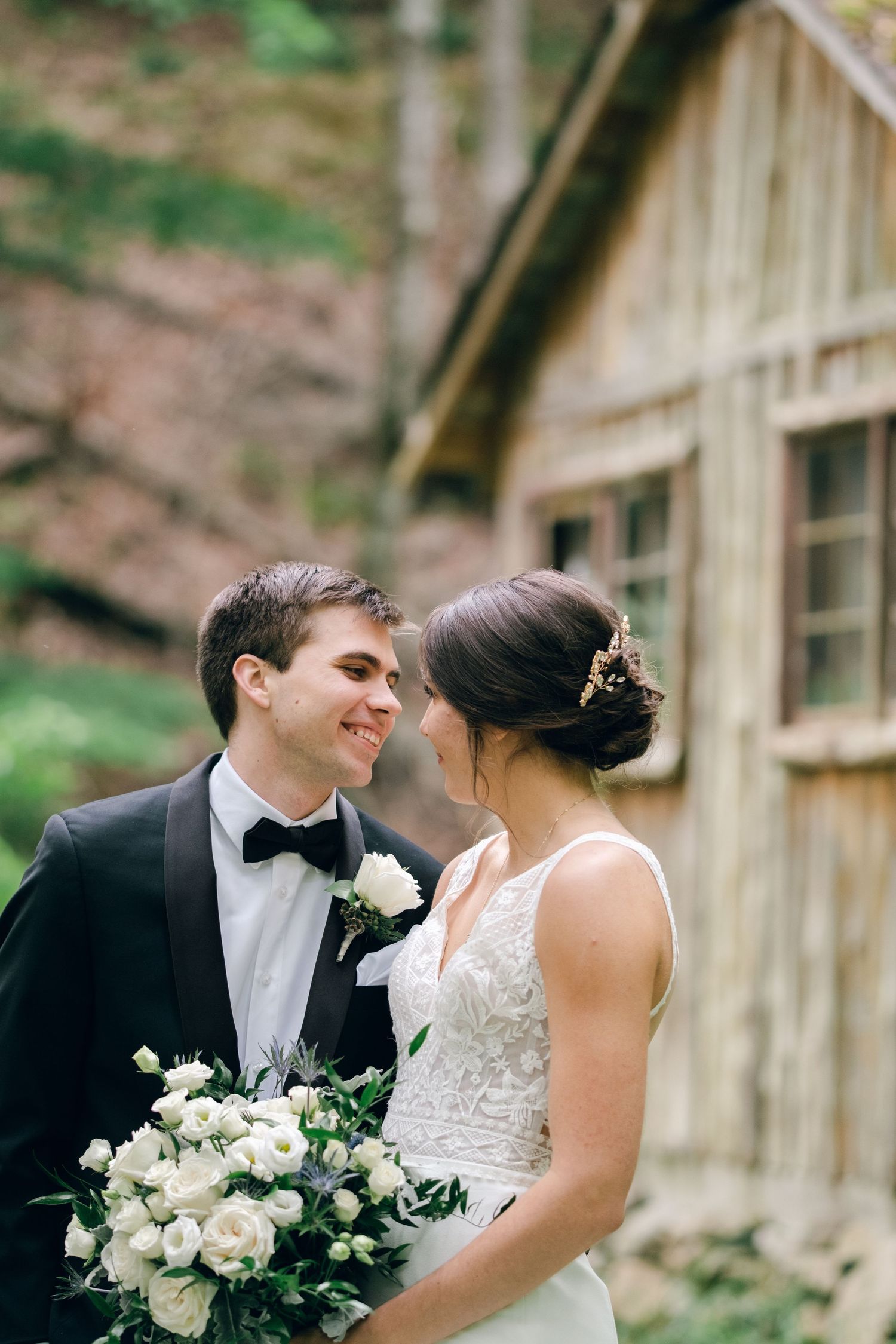 Documentary style wedding and family photographer in East Tennessee. Serving Johnson City, Kingsport, and Bristol, Tennessee.