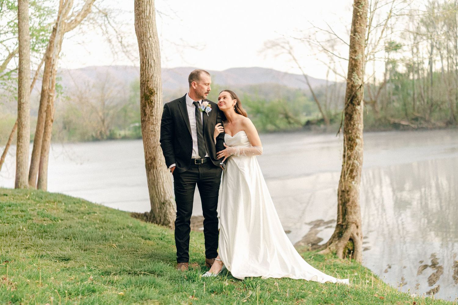 Documentary style wedding and family photographer in East Tennessee. Serving Johnson City, Kingsport, and Bristol, Tennessee.