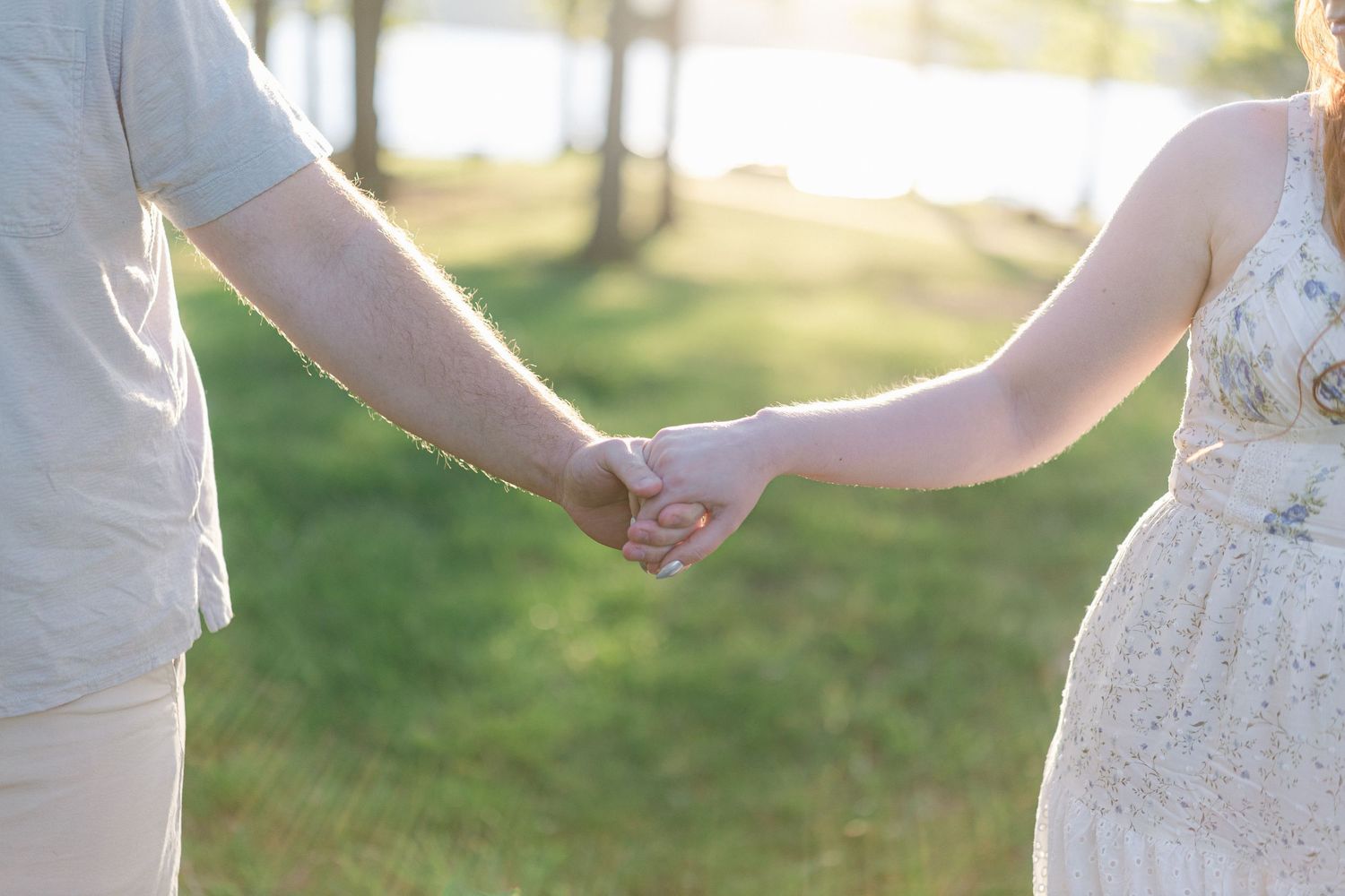 Documentary style wedding and family photographer in East Tennessee. Serving Johnson City, Kingsport, and Bristol, Tennessee.
