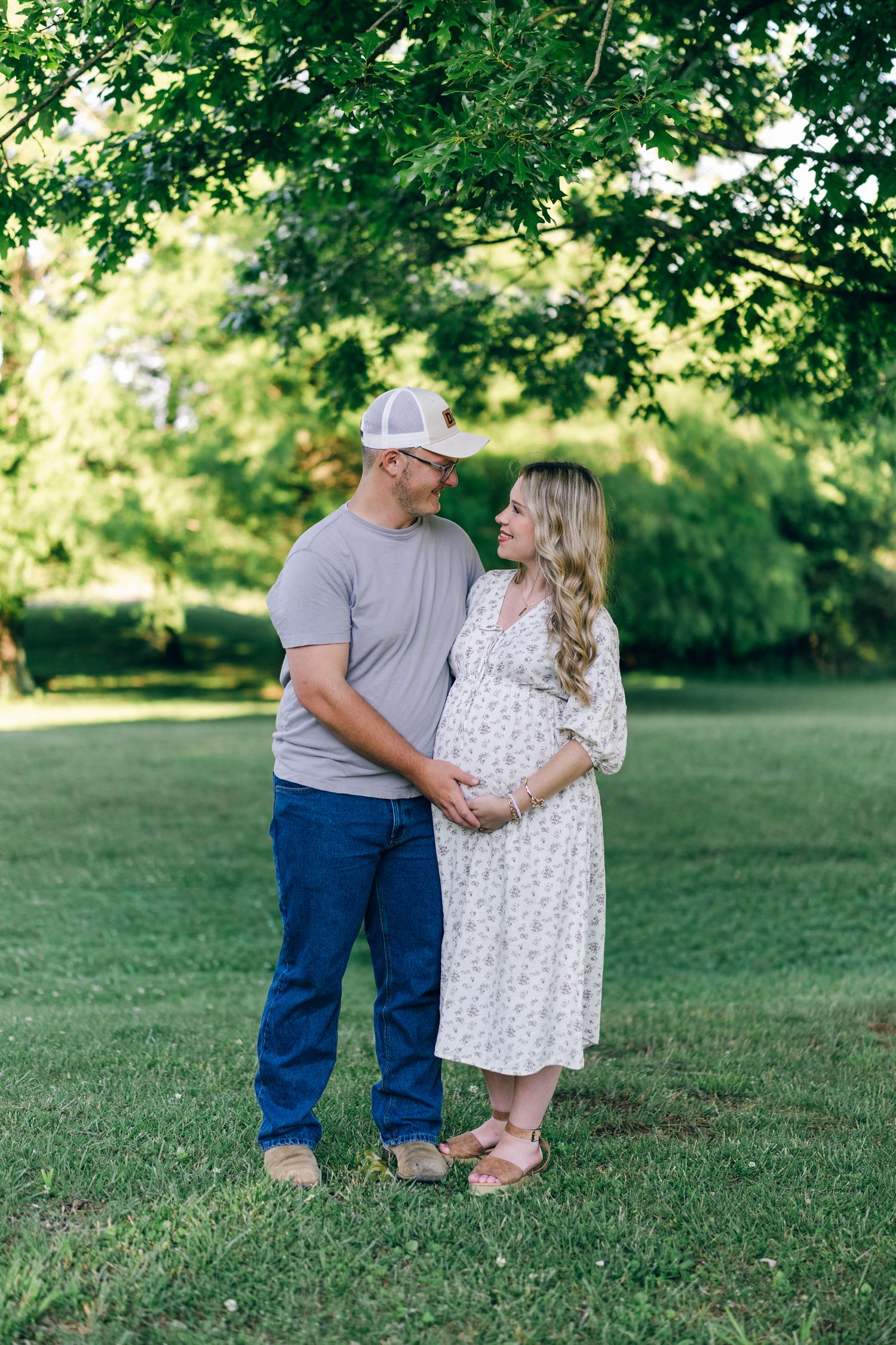 Documentary style wedding and family photographer in East Tennessee. Serving Johnson City, Kingsport, and Bristol, Tennessee.