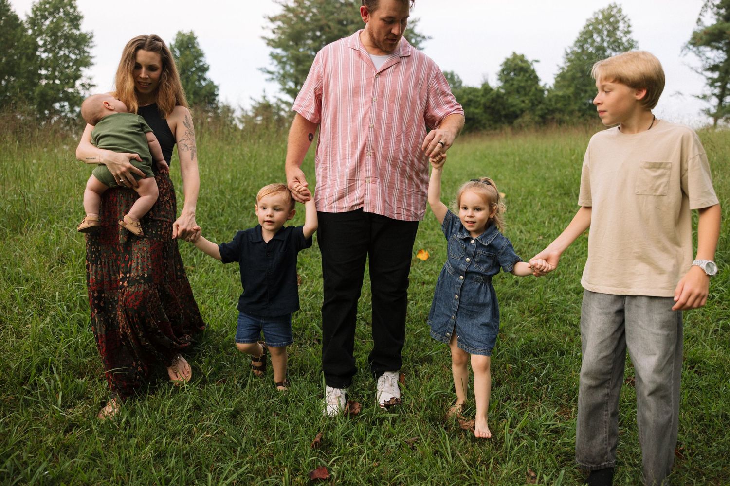 Documentary style wedding and family photographer in East Tennessee. Serving Johnson City, Kingsport, and Bristol, Tennessee.