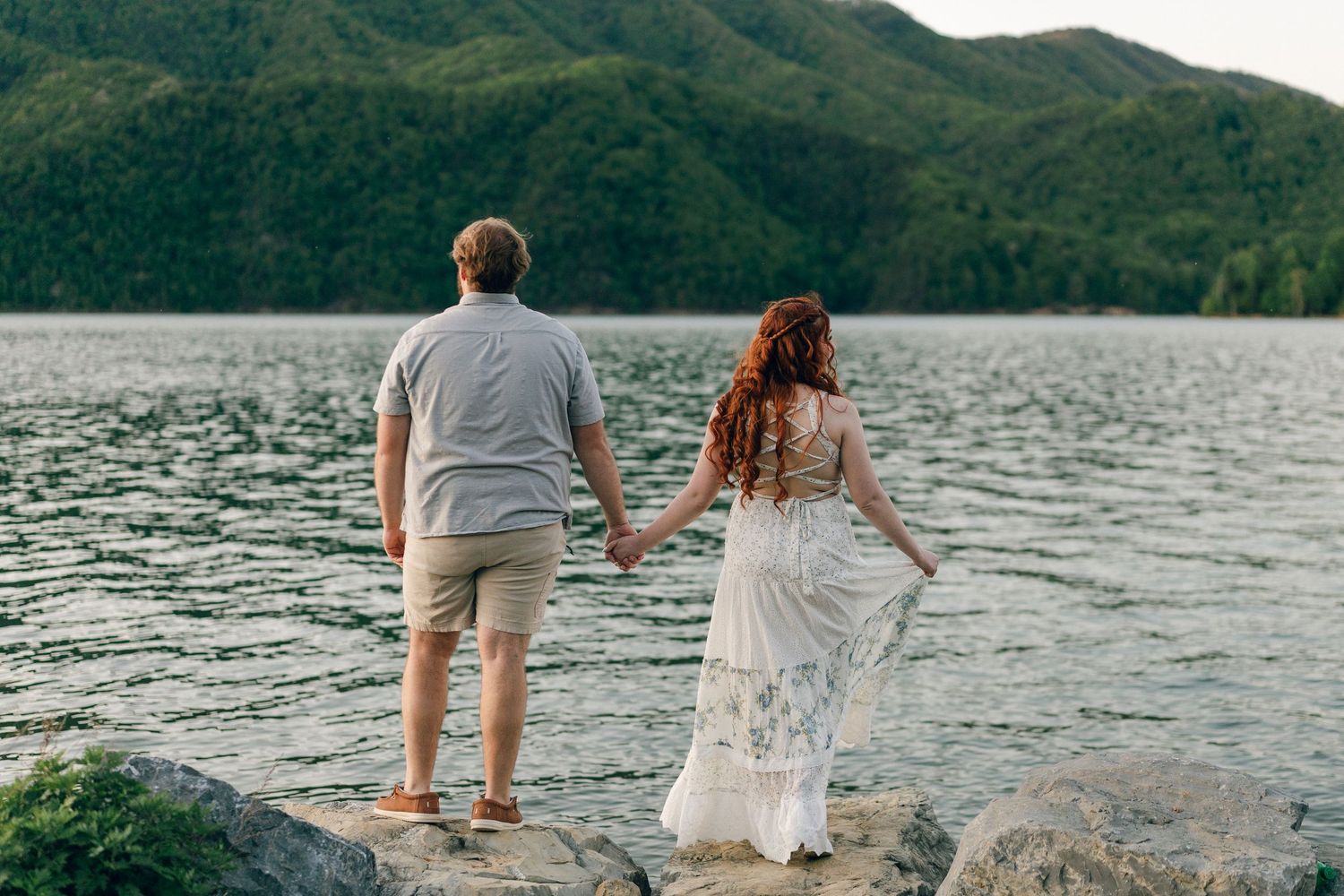 Documentary style wedding and family photographer in East Tennessee. Serving Johnson City, Kingsport, and Bristol, Tennessee.