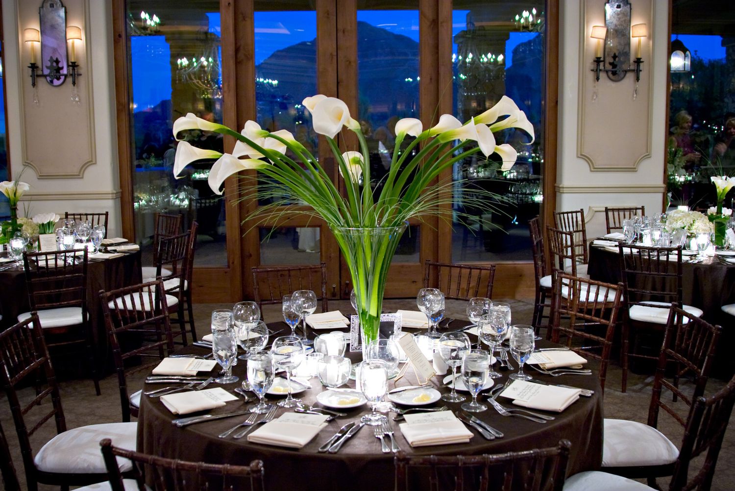 Gala dinner event with elegant décor