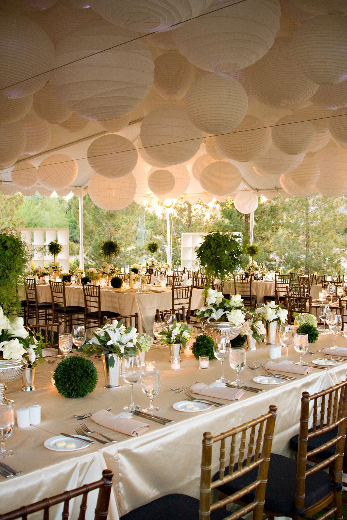Gala dinner event with elegant décor