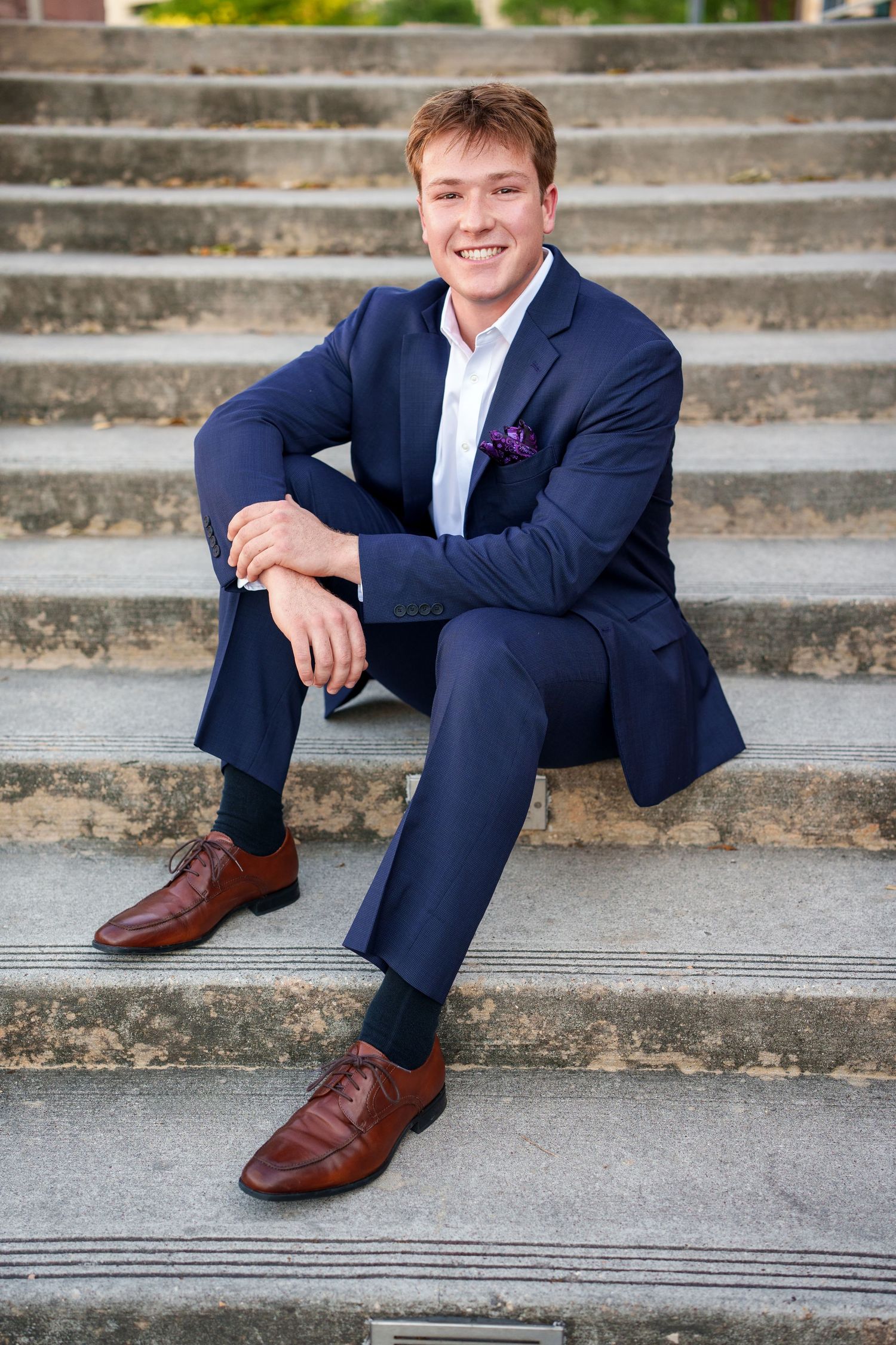 senior photos in a suit.  the woodlands senior photographer. senior photos for guys in the woodlands.  boy senior photos.