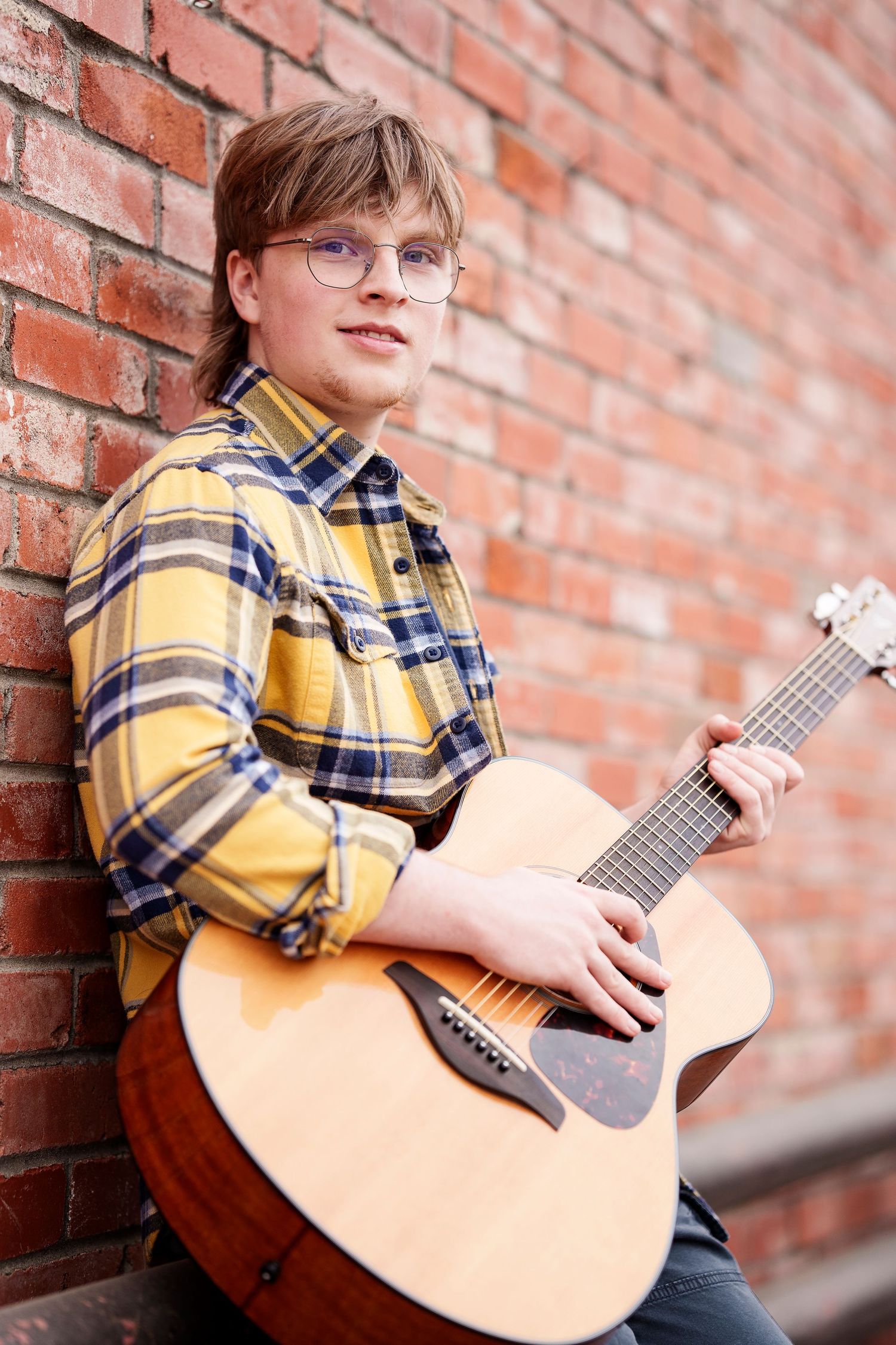 senior guy with guitar.  music senior photos.  the woodlaNds