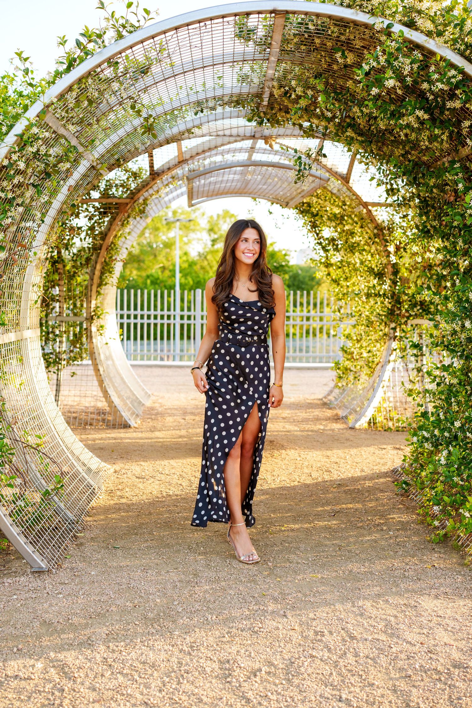senior girl in ivy arch