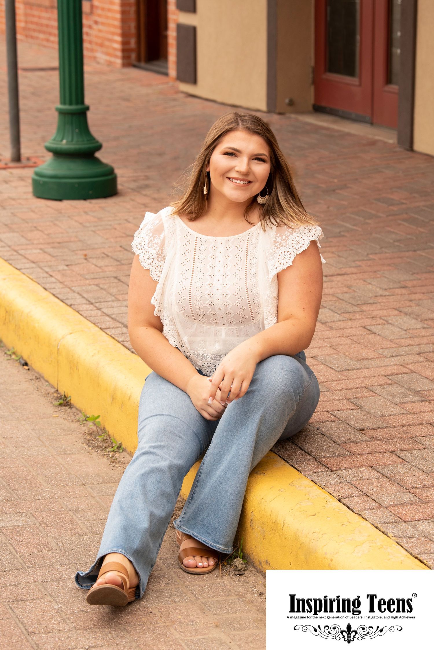 Senior photographer in the Woodlands .  Urban senior girl photo session.   Senior Pictures.