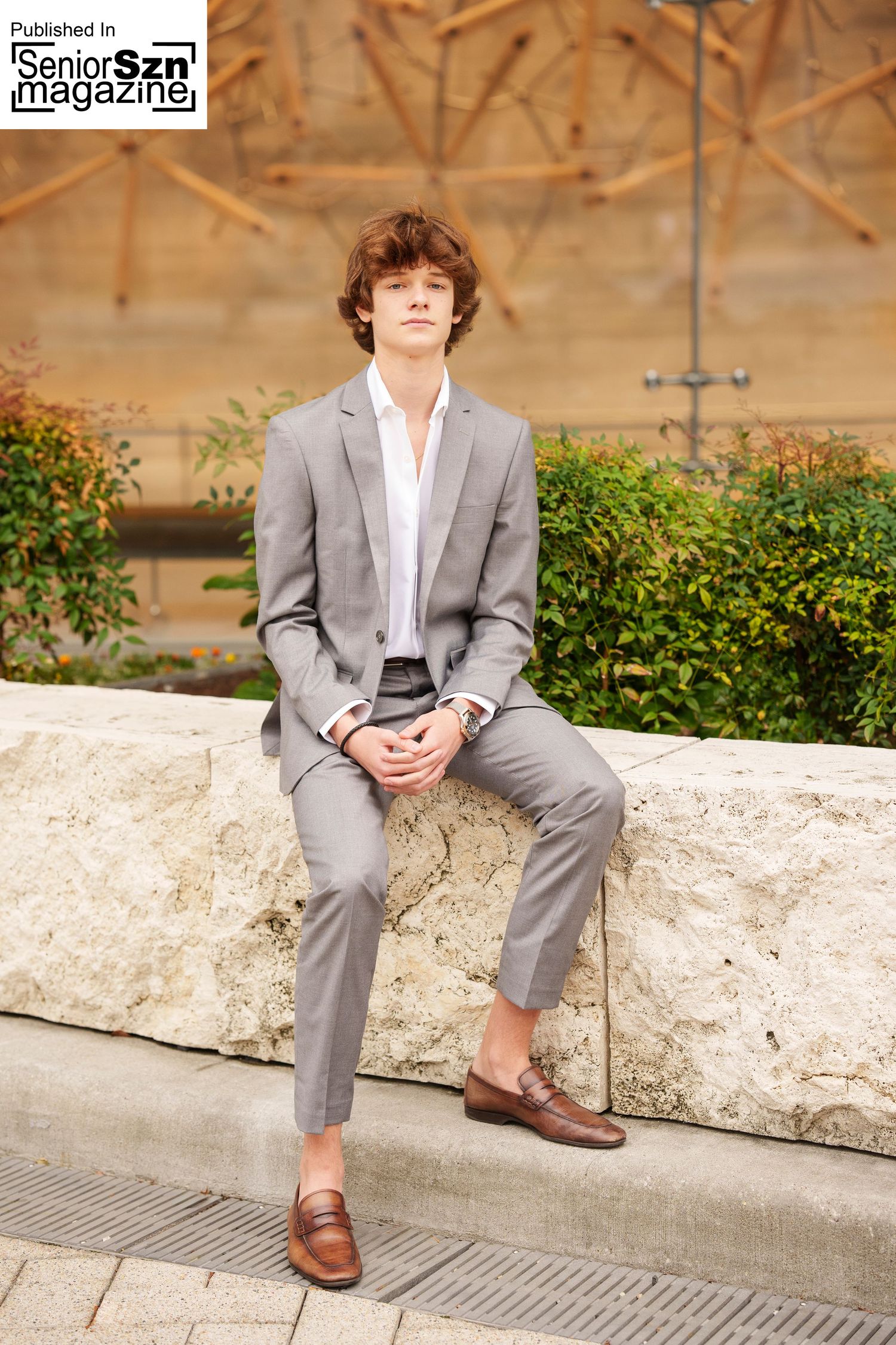 Senior photographer in the Woodlands .  Urban senior guy photo session.   Senior Pictures in a suit.