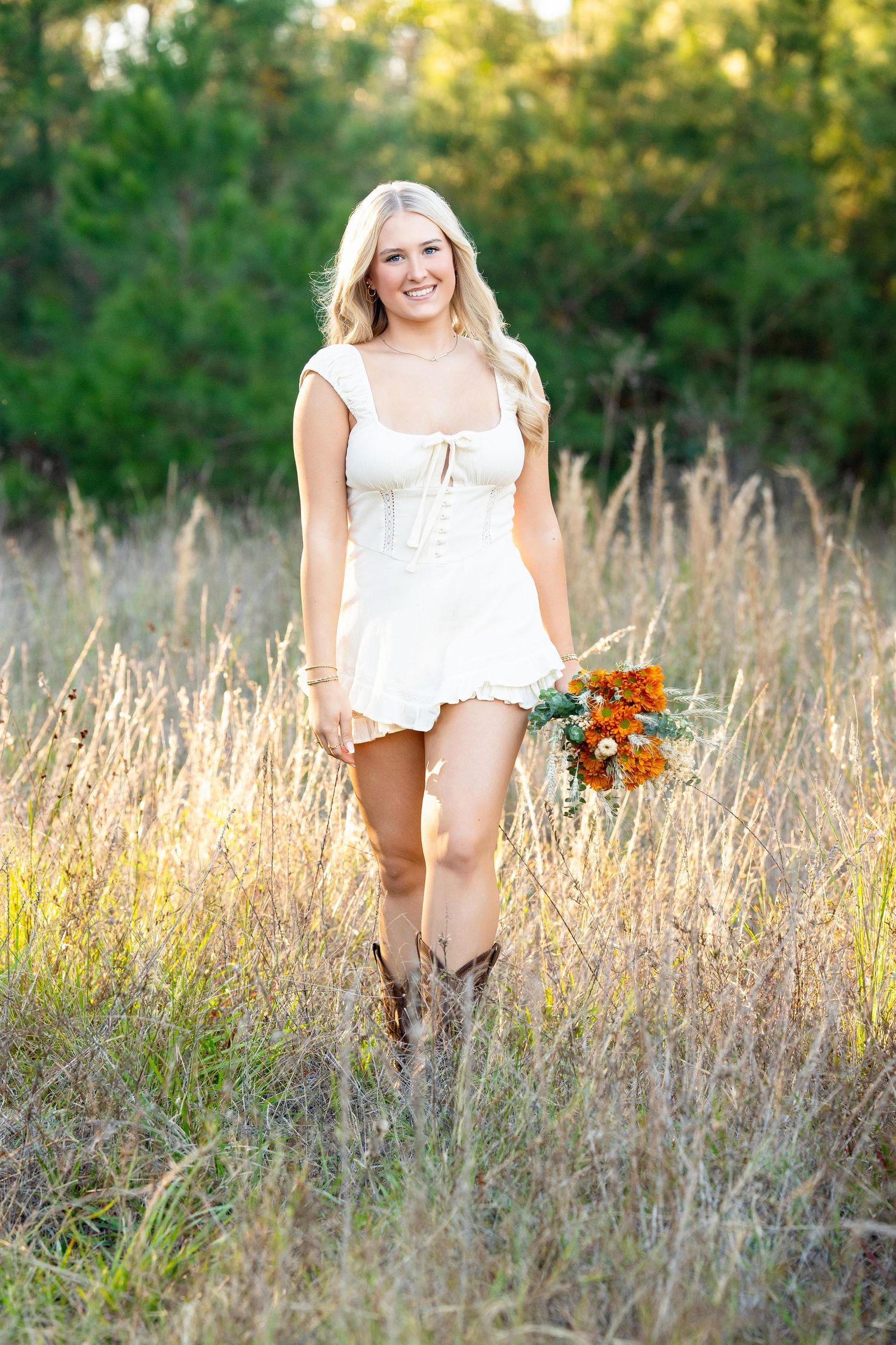 tall grass senior photos in a field.  The woodlands, Conroe, Tomball, Spring   best time to take senior photos in November for tall grass