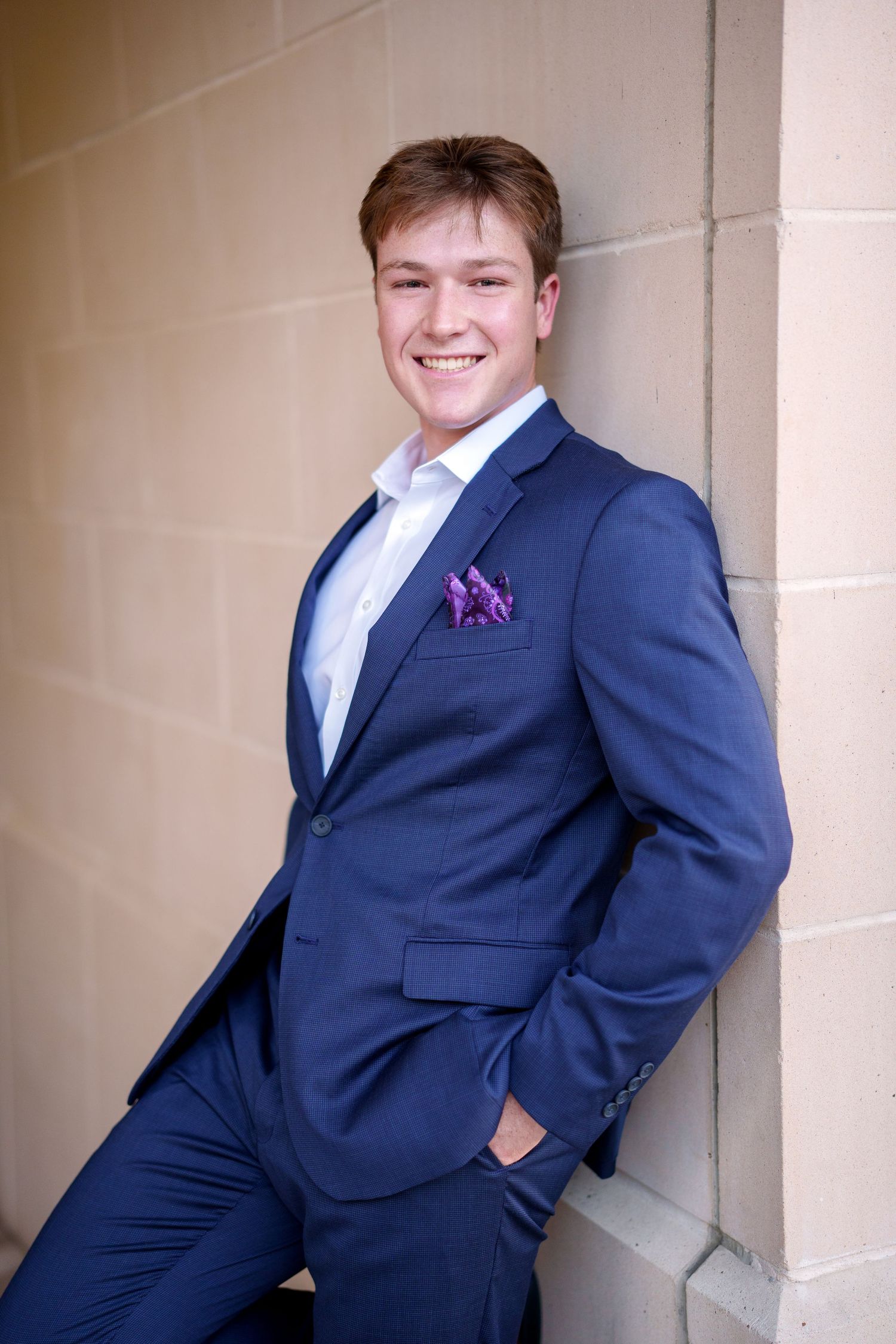 senior photos in a suit.  the woodlands senior photographer. senior photos for guys in the woodlands.  boy senior photos.