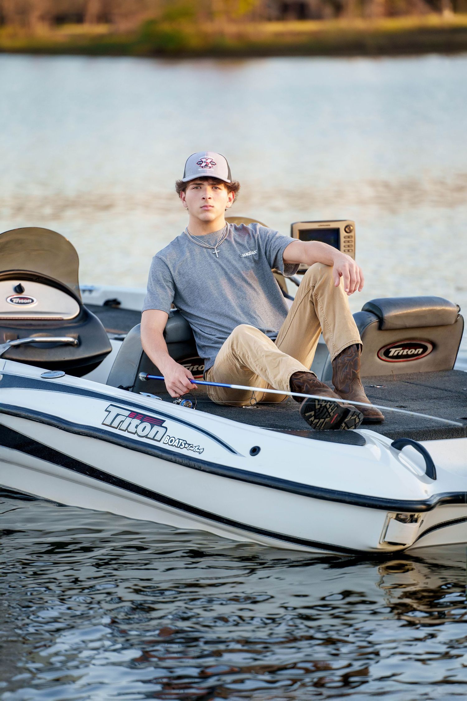 the woodlands fishing senior photos.  senior photos with fishing on lake woodlands.