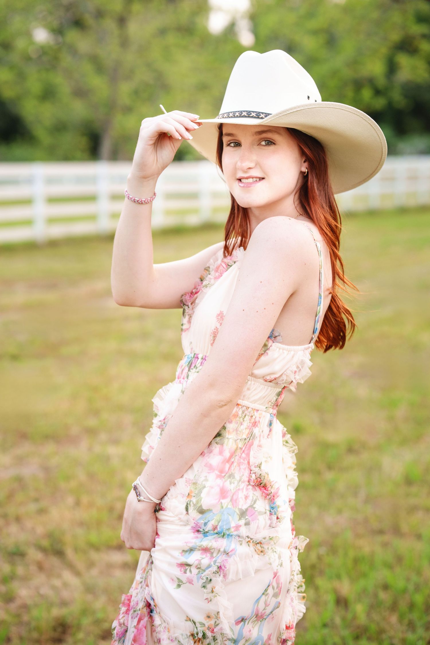 senior girl in cowboy hat