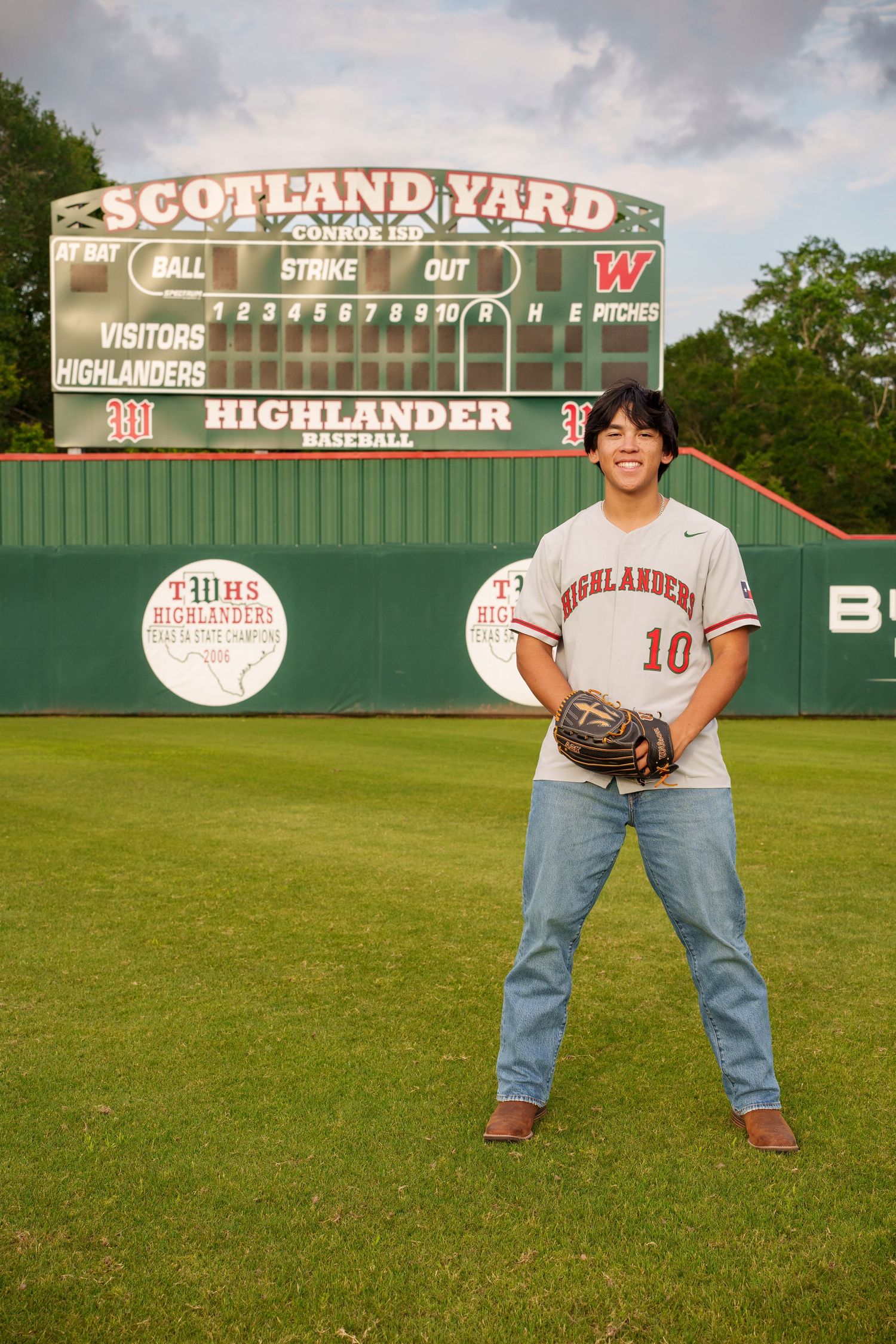 the woodlands senior photographer.  Baseball field images.  senior photos in the woodlands baseball.