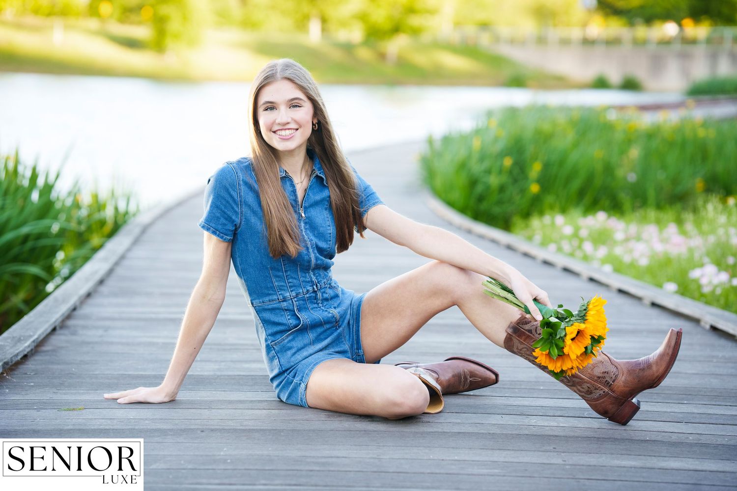 Senior photographer in the Woodlands .  nature senior girl photo session.   Senior Pictures on a path