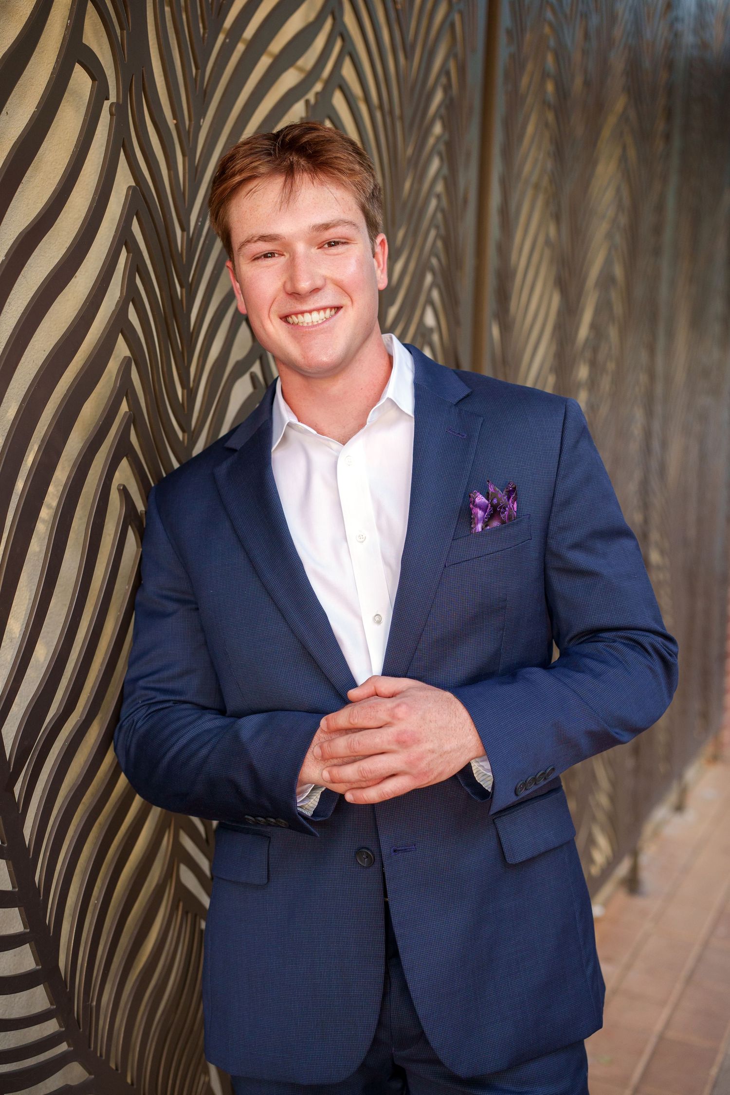 senior photos in a suit.  the woodlands senior photographer. senior photos for guys in the woodlands.  boy senior photos.