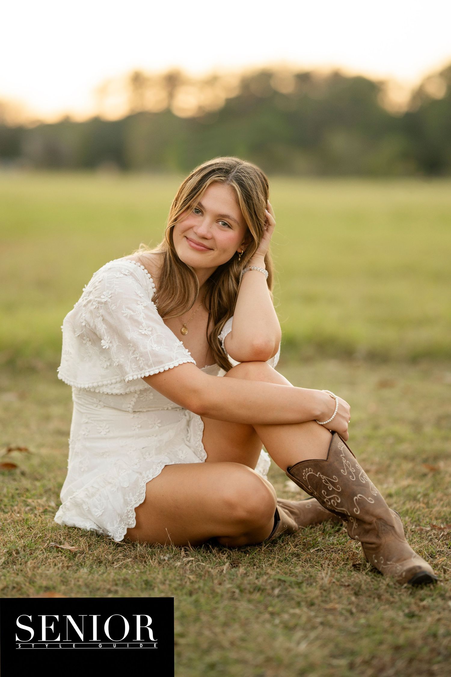 Senior photographer in the Woodlands .   senior girl photo session in a field at sunset.   Senior Pictures.