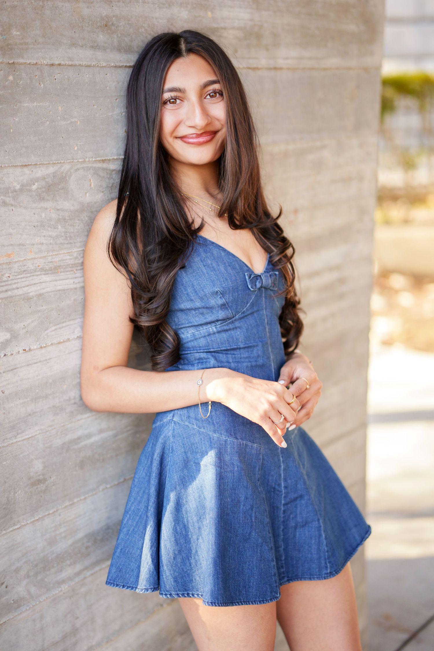 senior photos in houston with a girl in an urban setting.  the woodlands senior photographer
