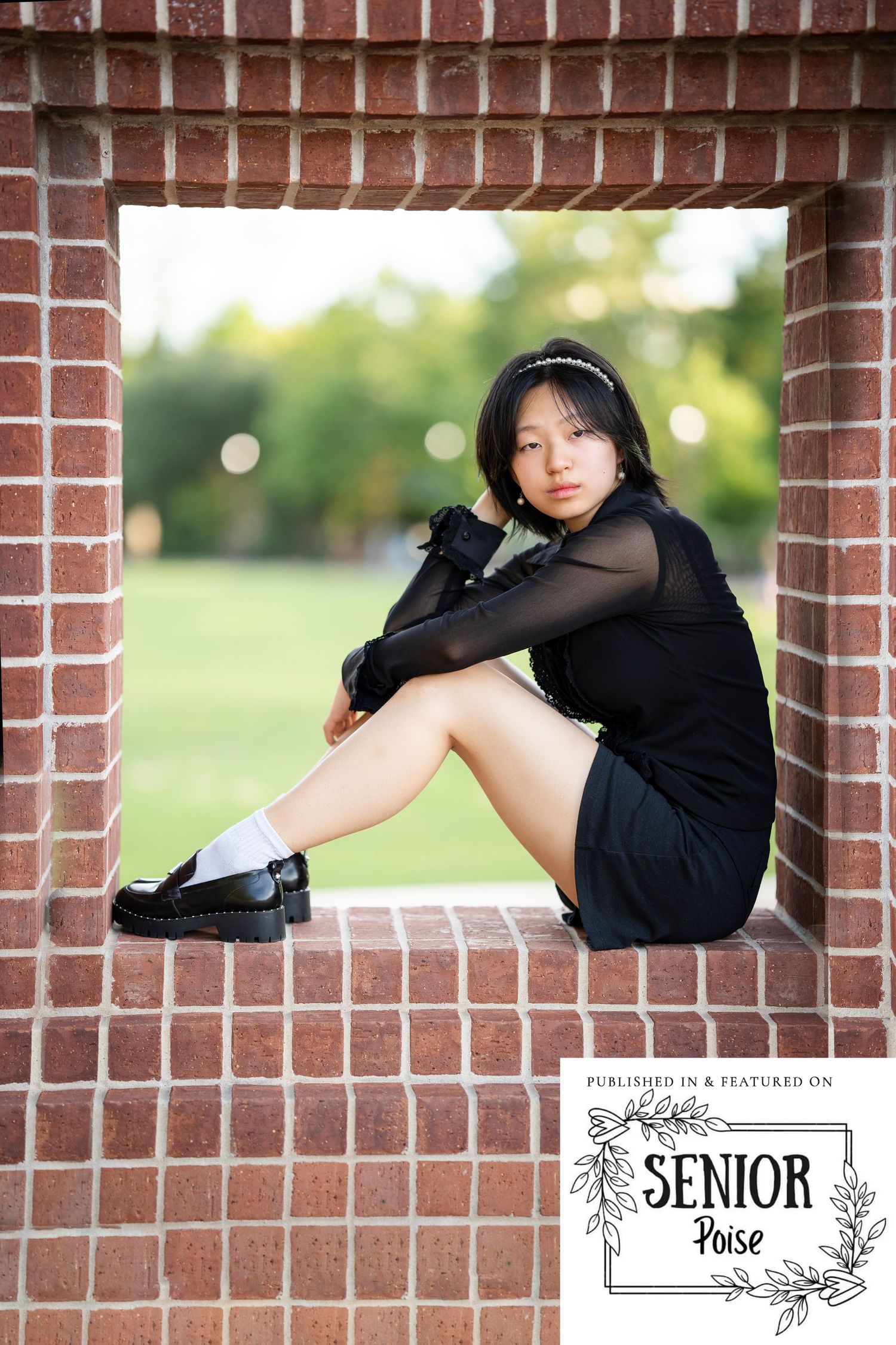 The Woodlands senior photography for girls.  urban and green