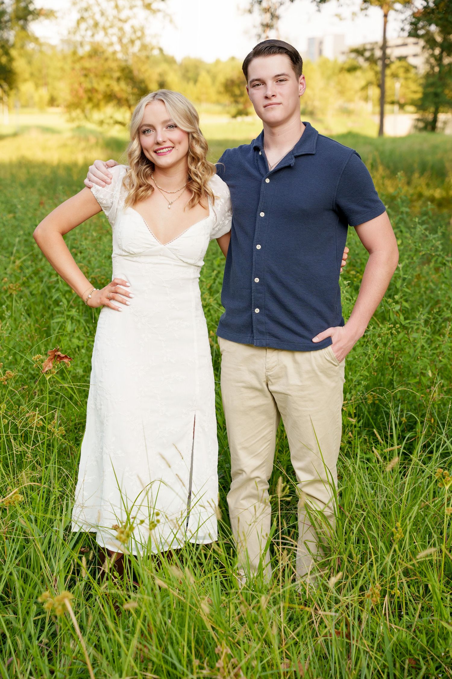 twin senior photos in the woodlands, senior photos for multiples in the woodlands.