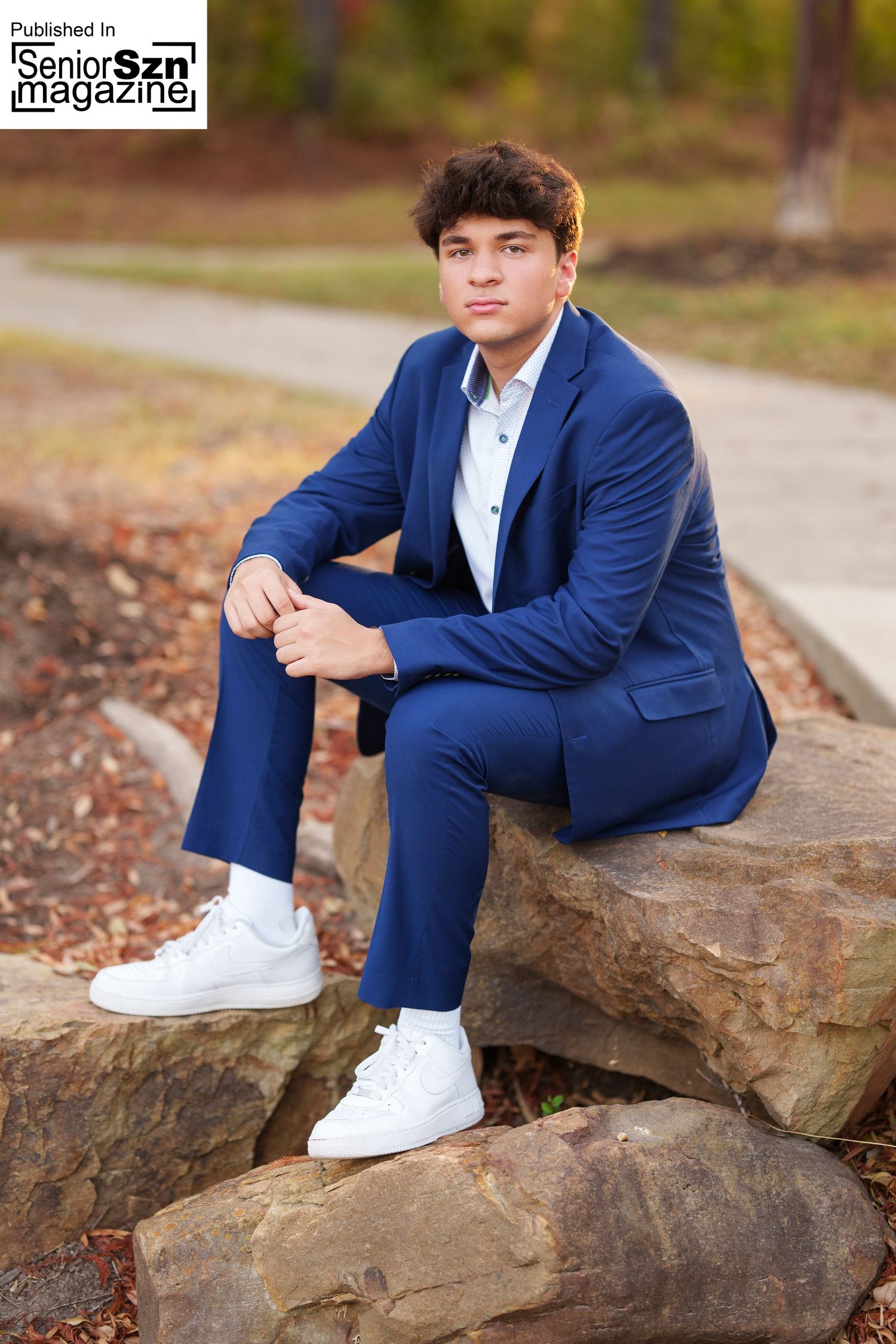 Senior photographer in the Woodlands .  Senior boy outdoor photos