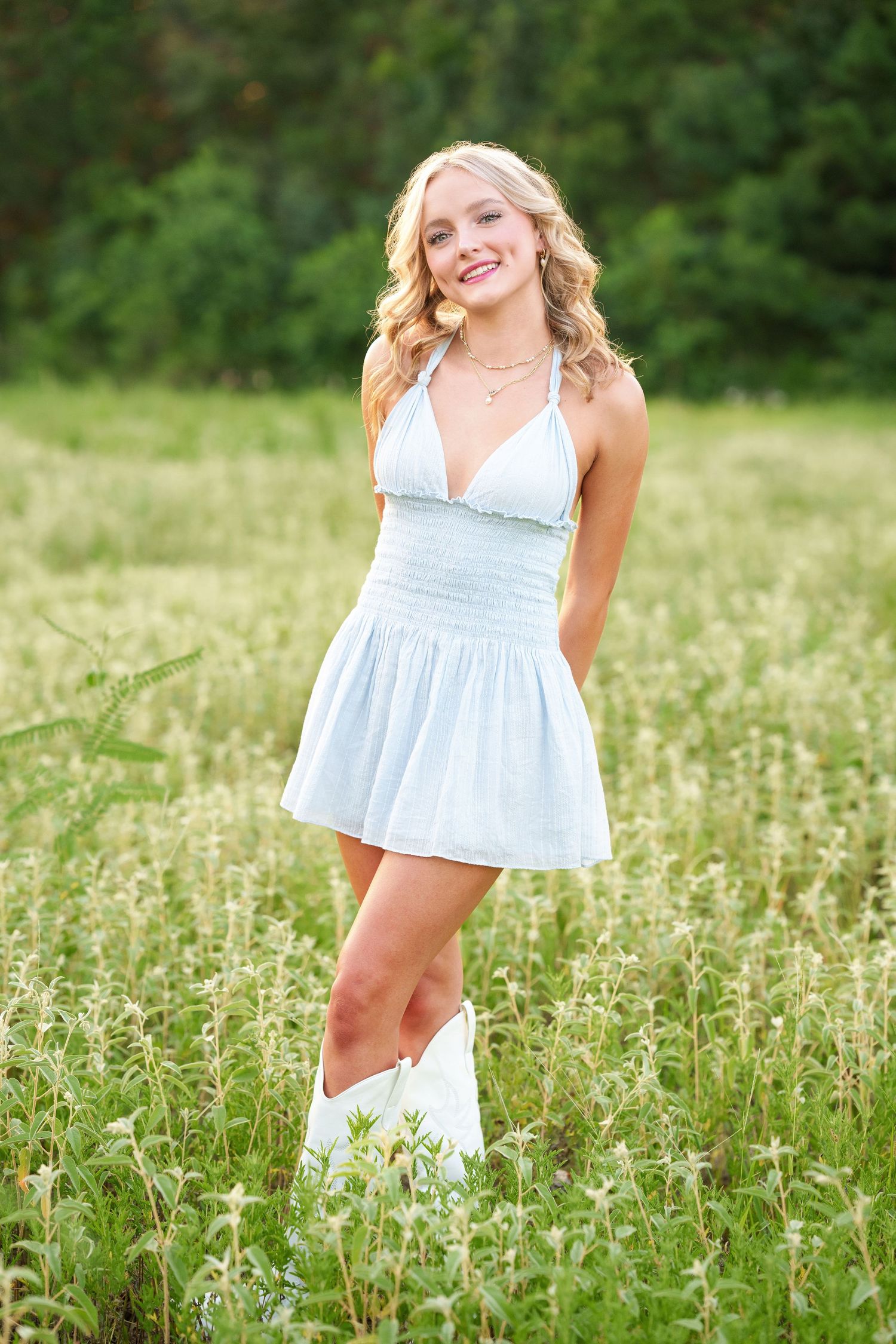 tall grass senior photos in a field.  The woodlands, Conroe, Tomball, Spring