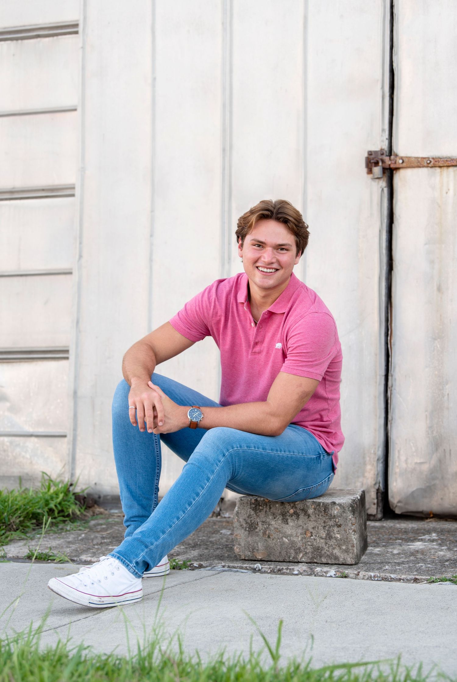 outdoor guy senior photos in the woodlands