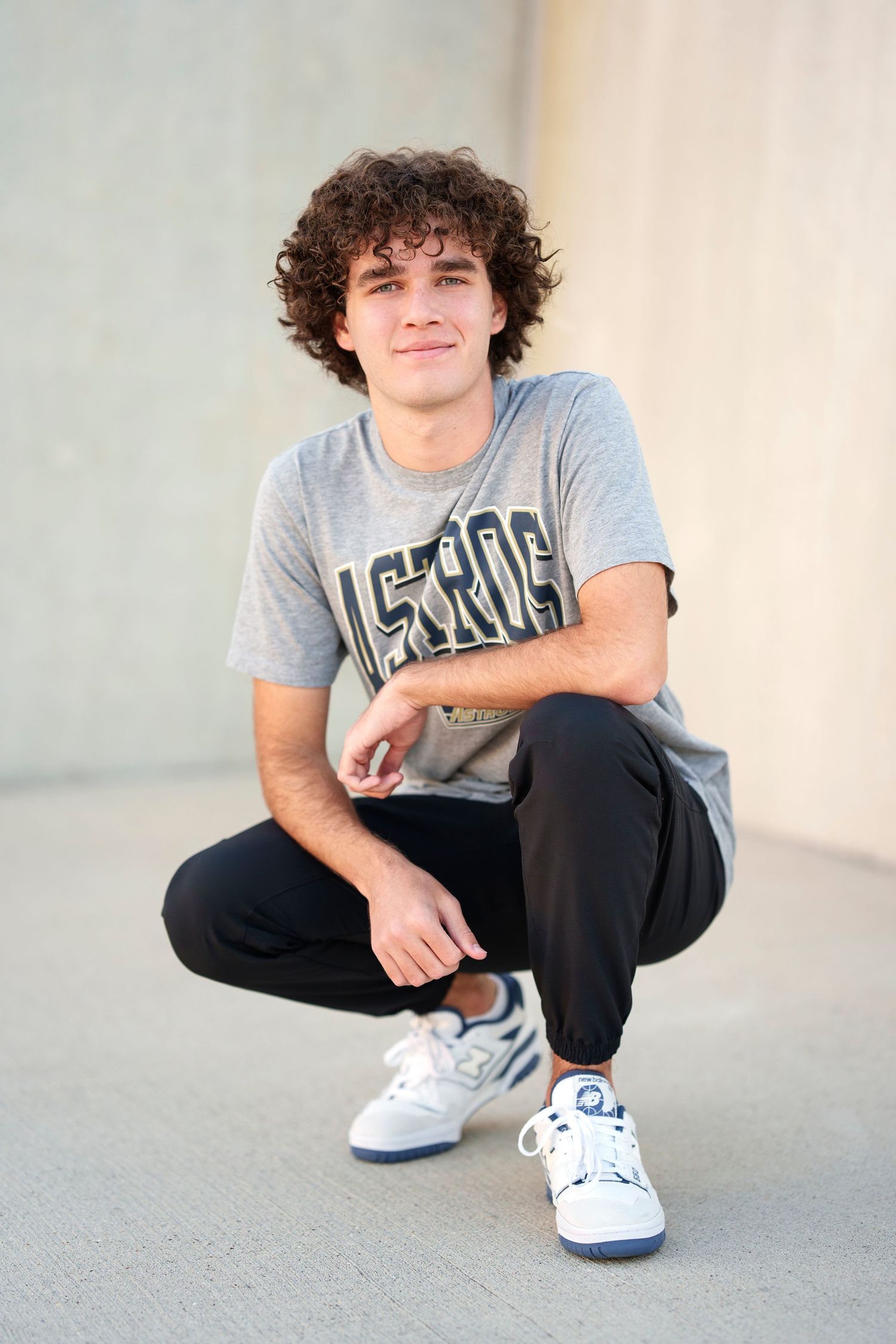 urban guy senior photos.  rooftop senior guy photos.