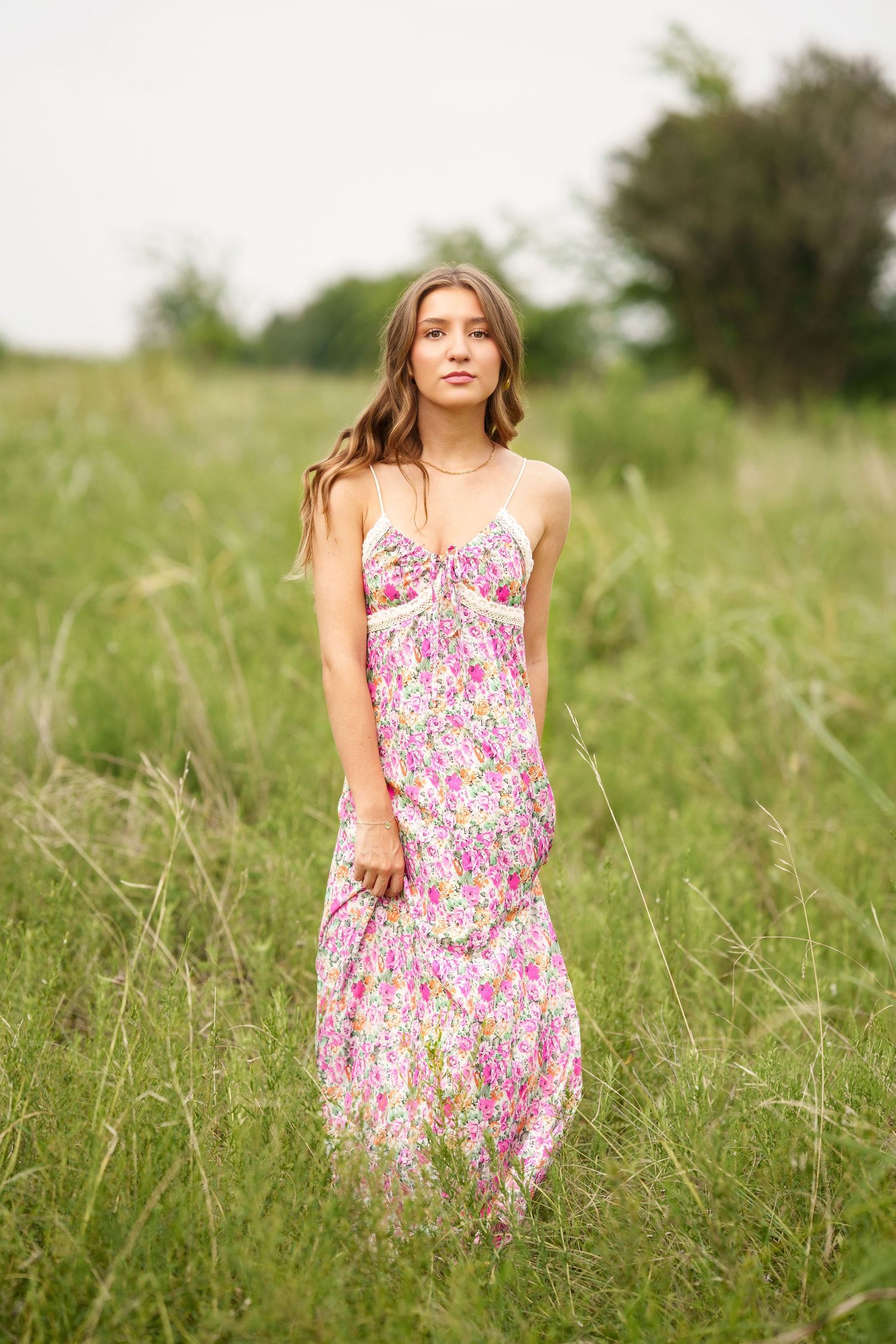 The woodlands senior photographer .  senior photos in a field
spring senior photos in tall grass