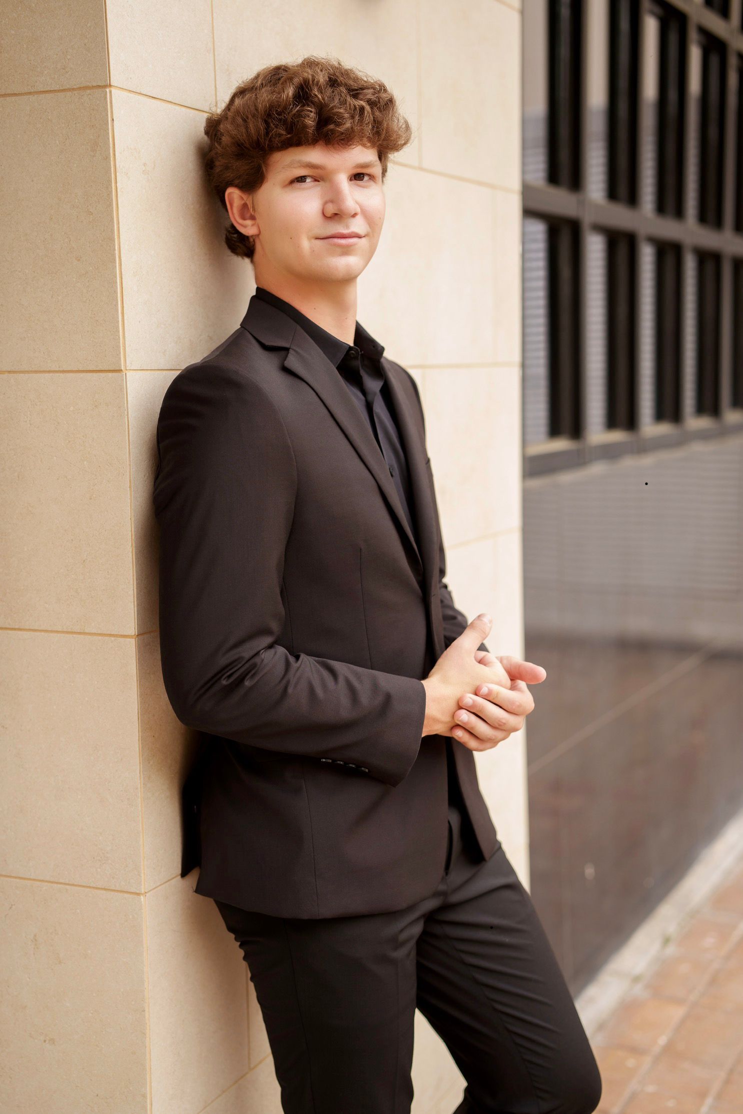 guy senior photos in the woodlands. senior photos in a suit