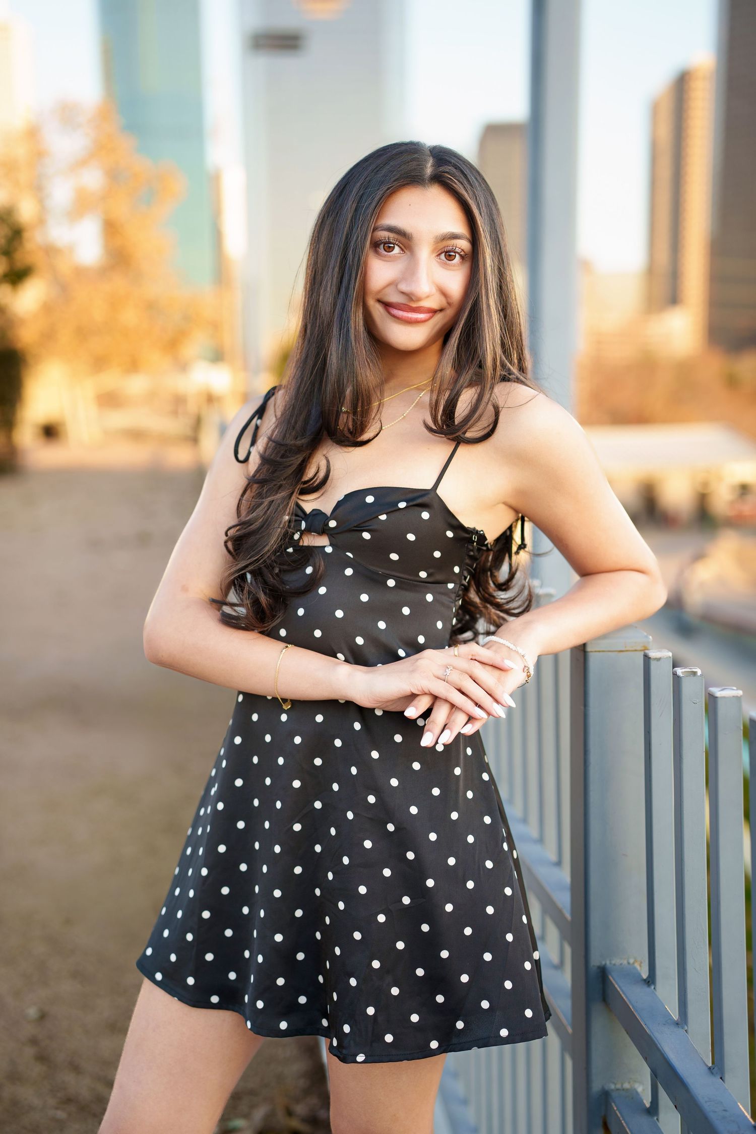 senior photos in houston.  girl in an urban park.  the woodlands senior photographer.  houston skyline in the background