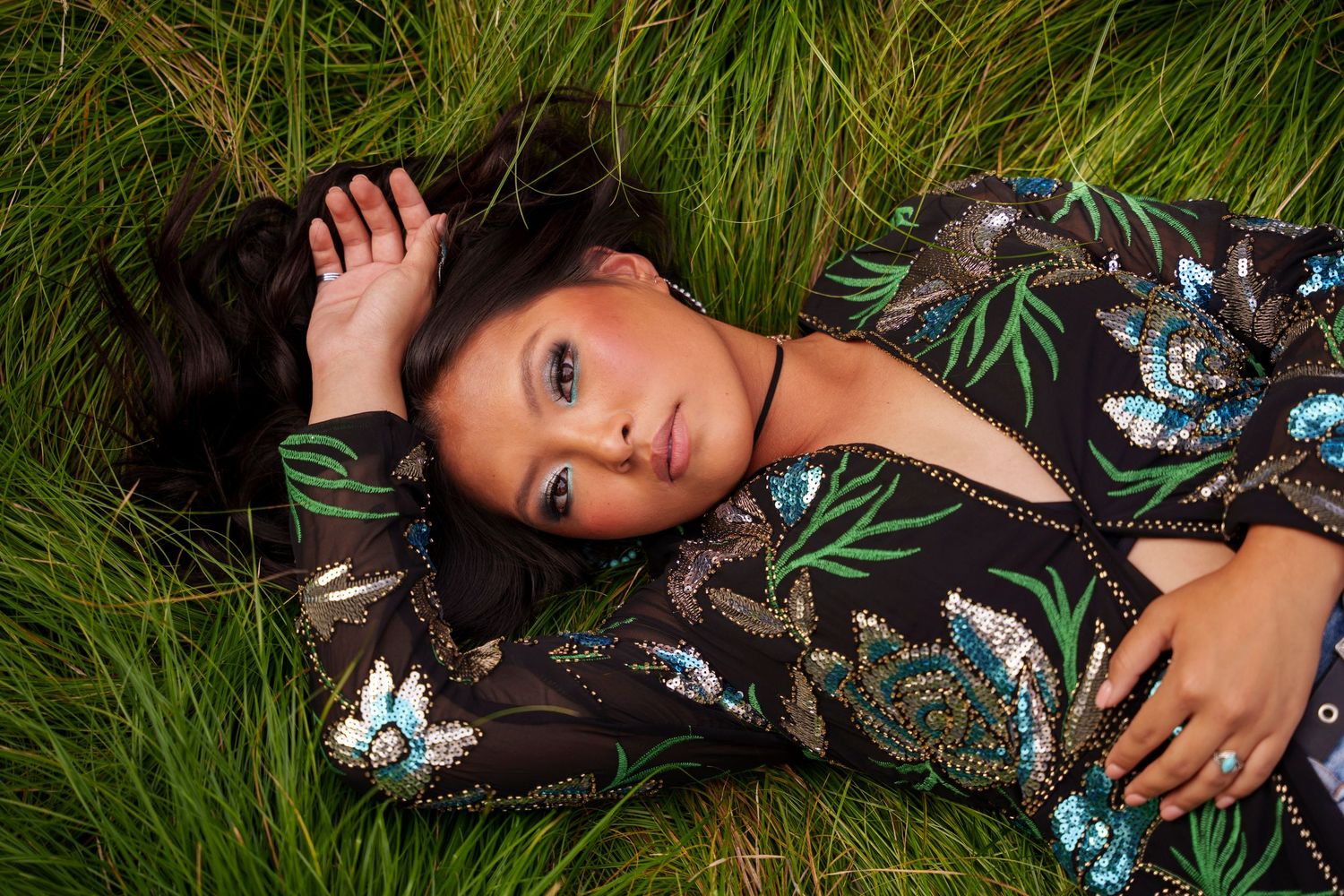 senior girl laying in grass