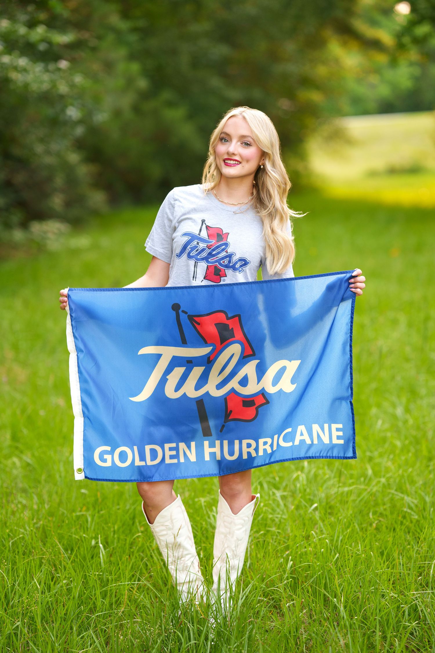 college reveal images.  Posing with college flag for senior photos.  The woodlands senior photographer college session