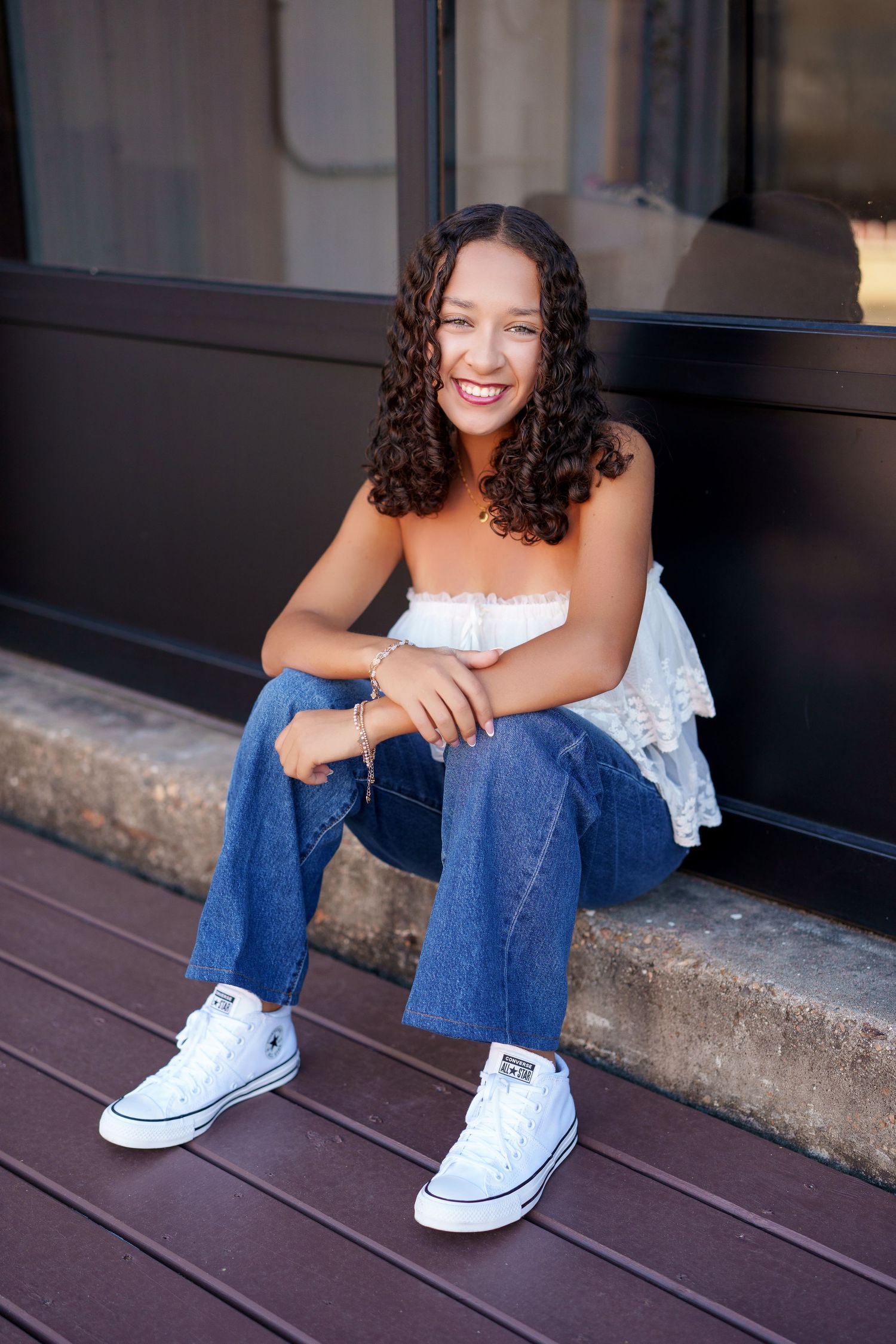 urban senior session in the woodlands .  the woodlands senior photographer with posing help.