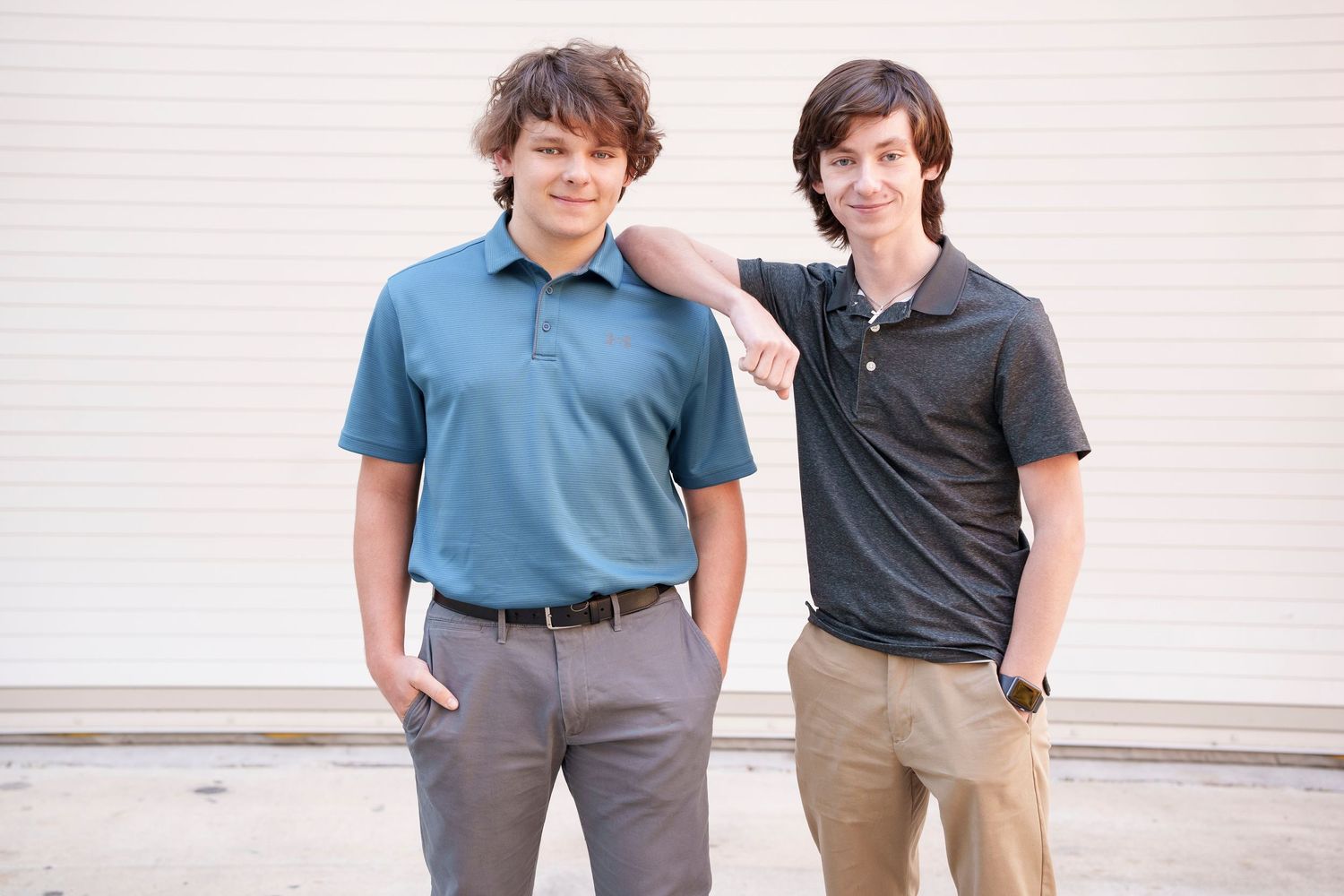 twin senior photos in the woodlands, senior photos for multiples in the woodlands.