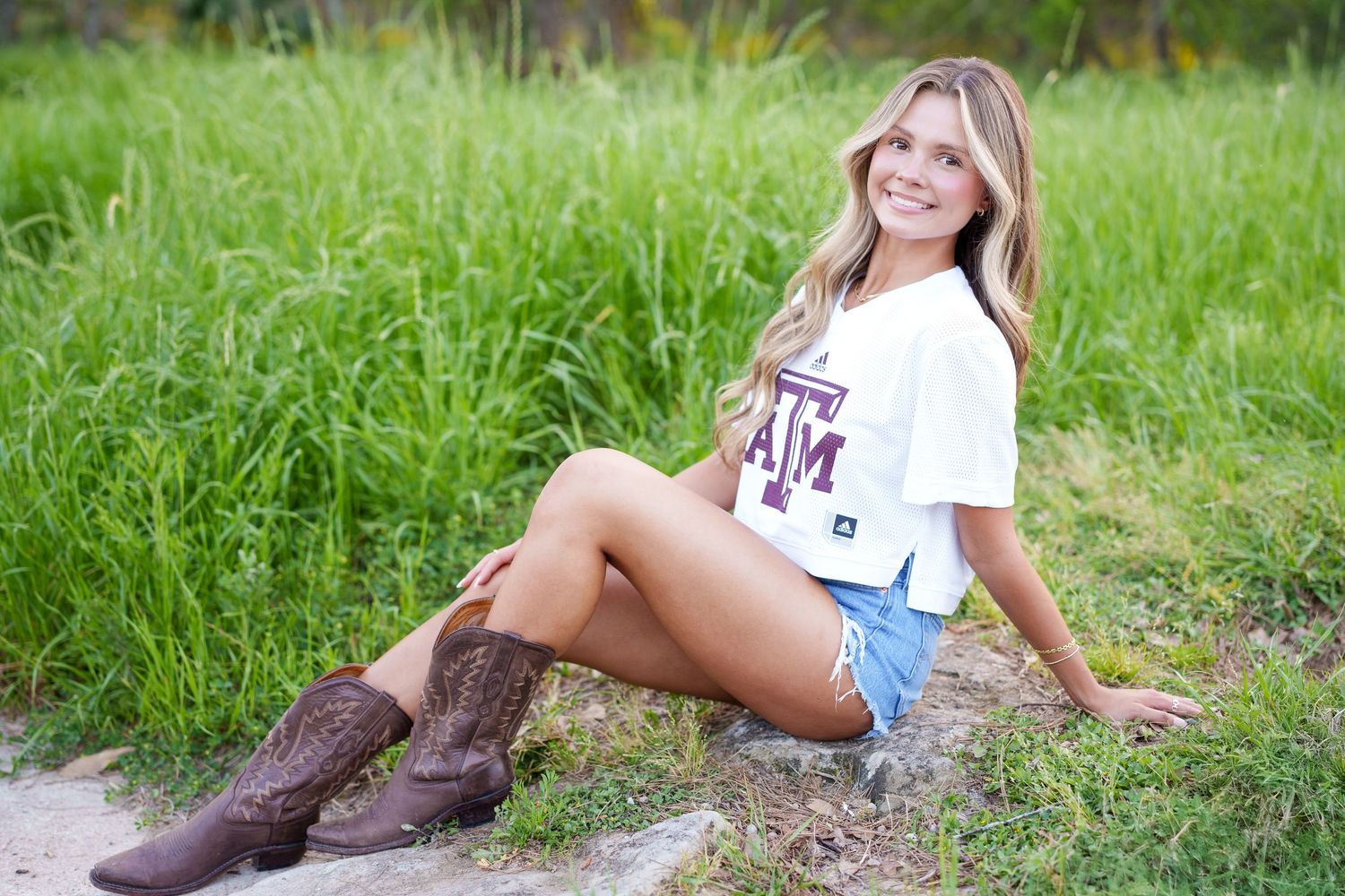 TAMU college reveal images.  Posing with college gear for senior photos.  The woodlands senior photographer college session.  tall grass.