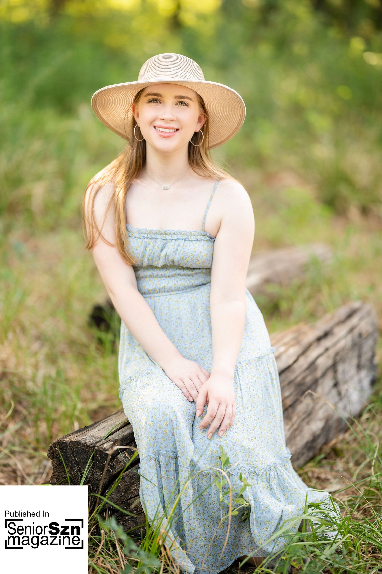 The Woodlands senior photography for girls in nature.
