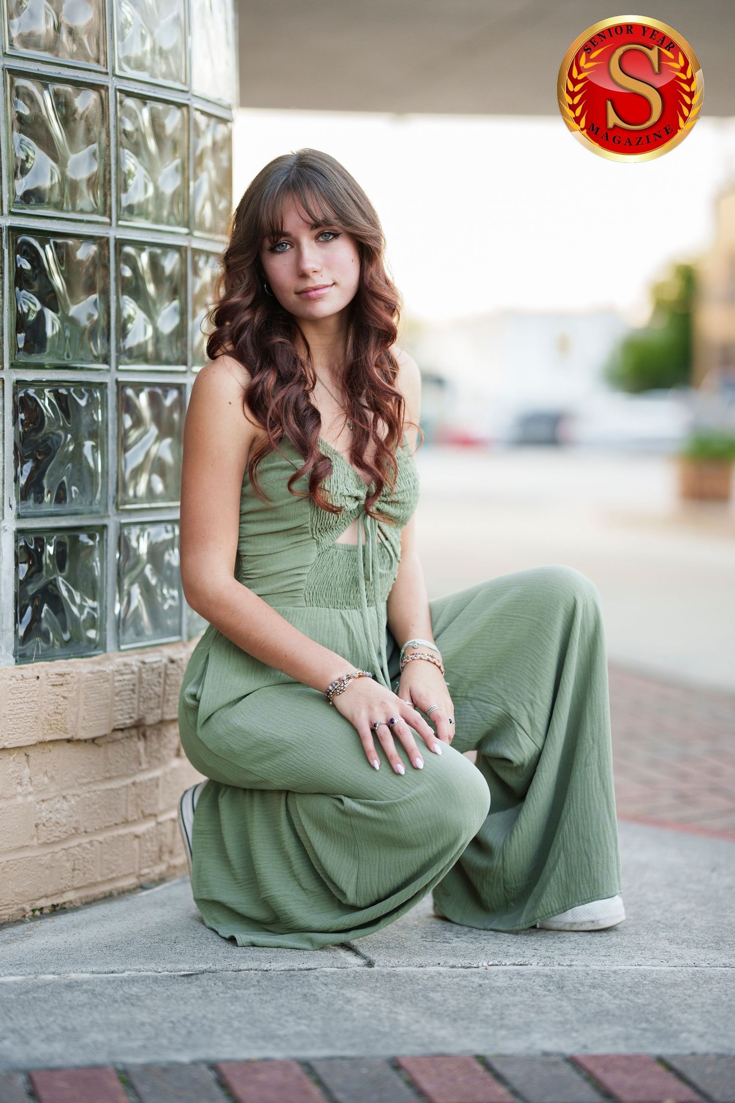 Senior photographer in the Woodlands .  Urban senior girl photo session.   Senior Pictures.