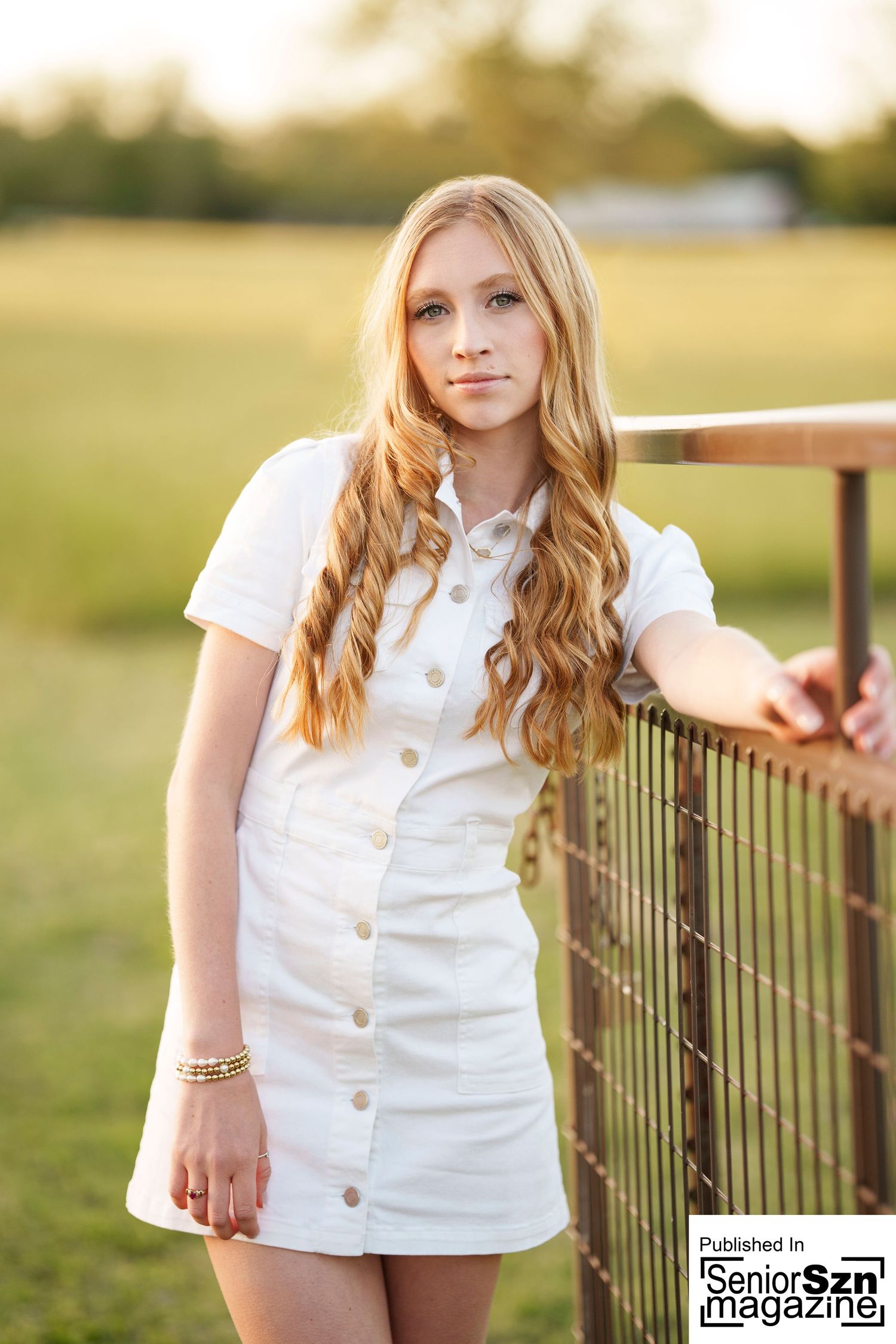 Senior photographer in the Woodlands.  Field senior session