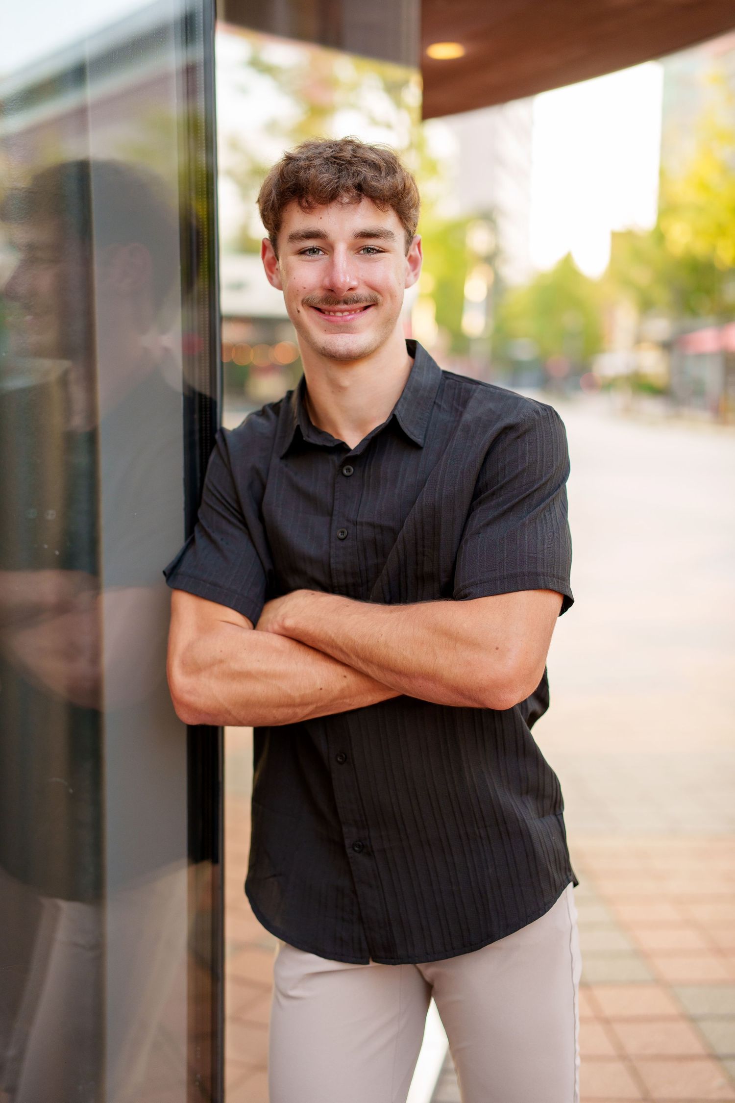 the woodlands waterway senior photos. senior guy photographer in the woodlands