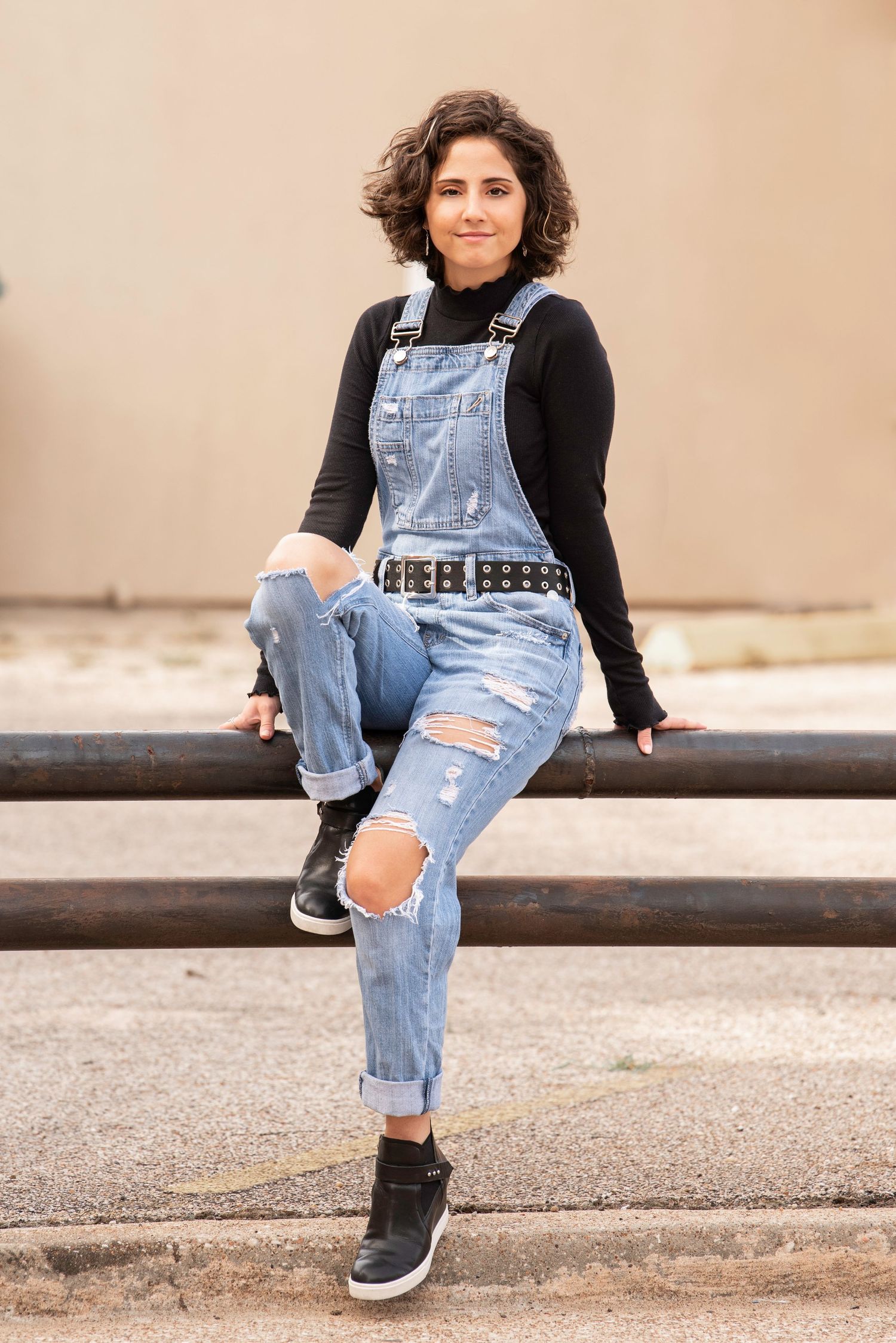 urban senior photos in Tomball. The woodlands senior photos city setting