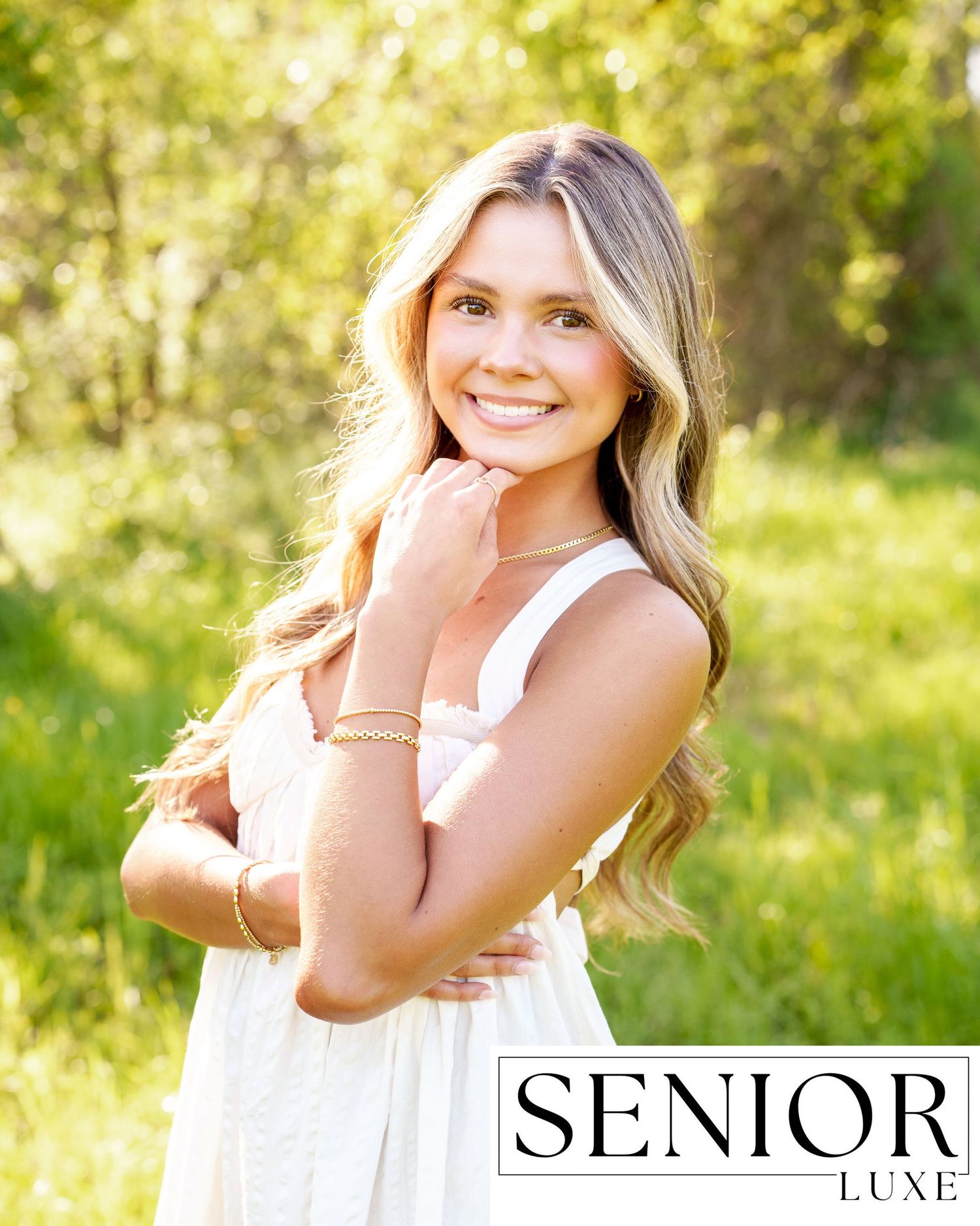 The Woodlands senior photographer.  Senior girl in a field