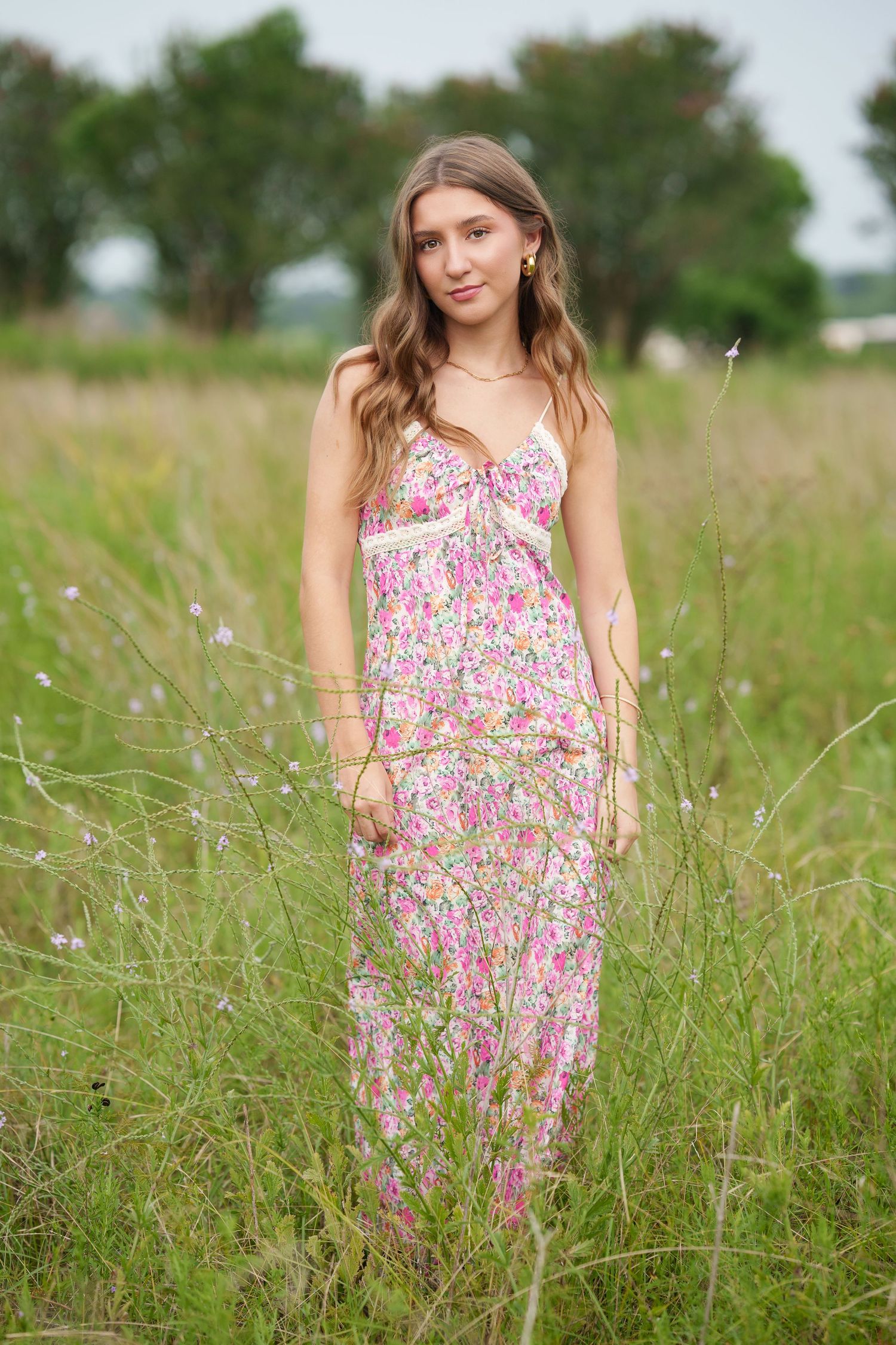 tall grass senior photos in a field.  The woodlands, Conroe, Tomball, Spring