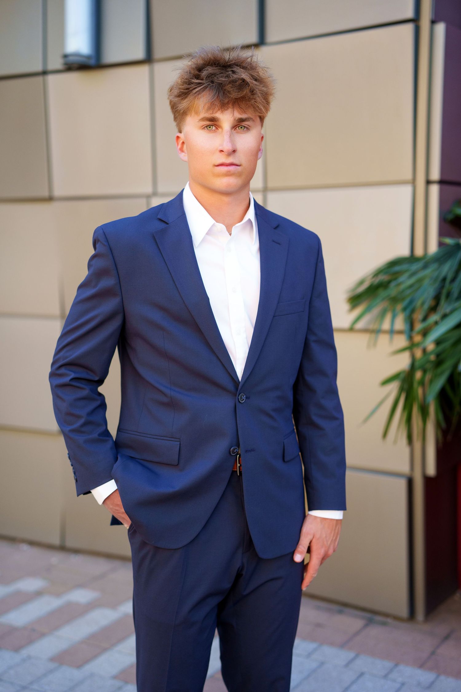 senior photos in a suit.  the woodlands senior photographer. senior photos for guys in the woodlands.  boy senior photos.