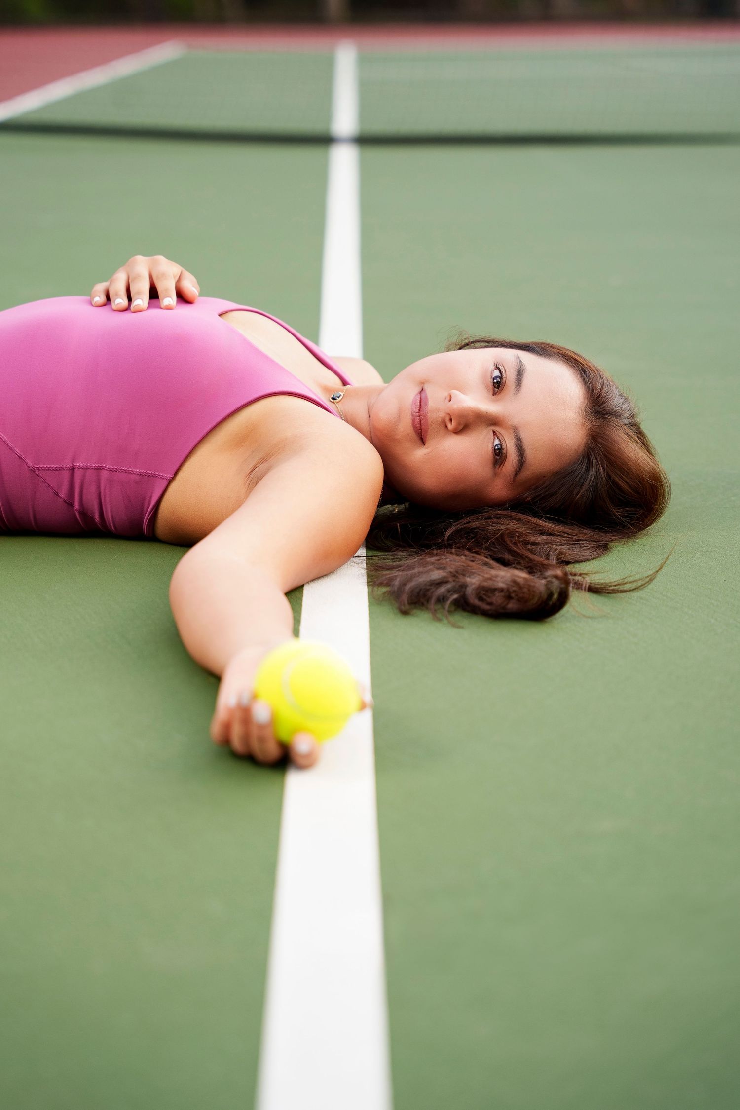 senior girl on the tennis court.  senior photos of a tennis player in the woodlands