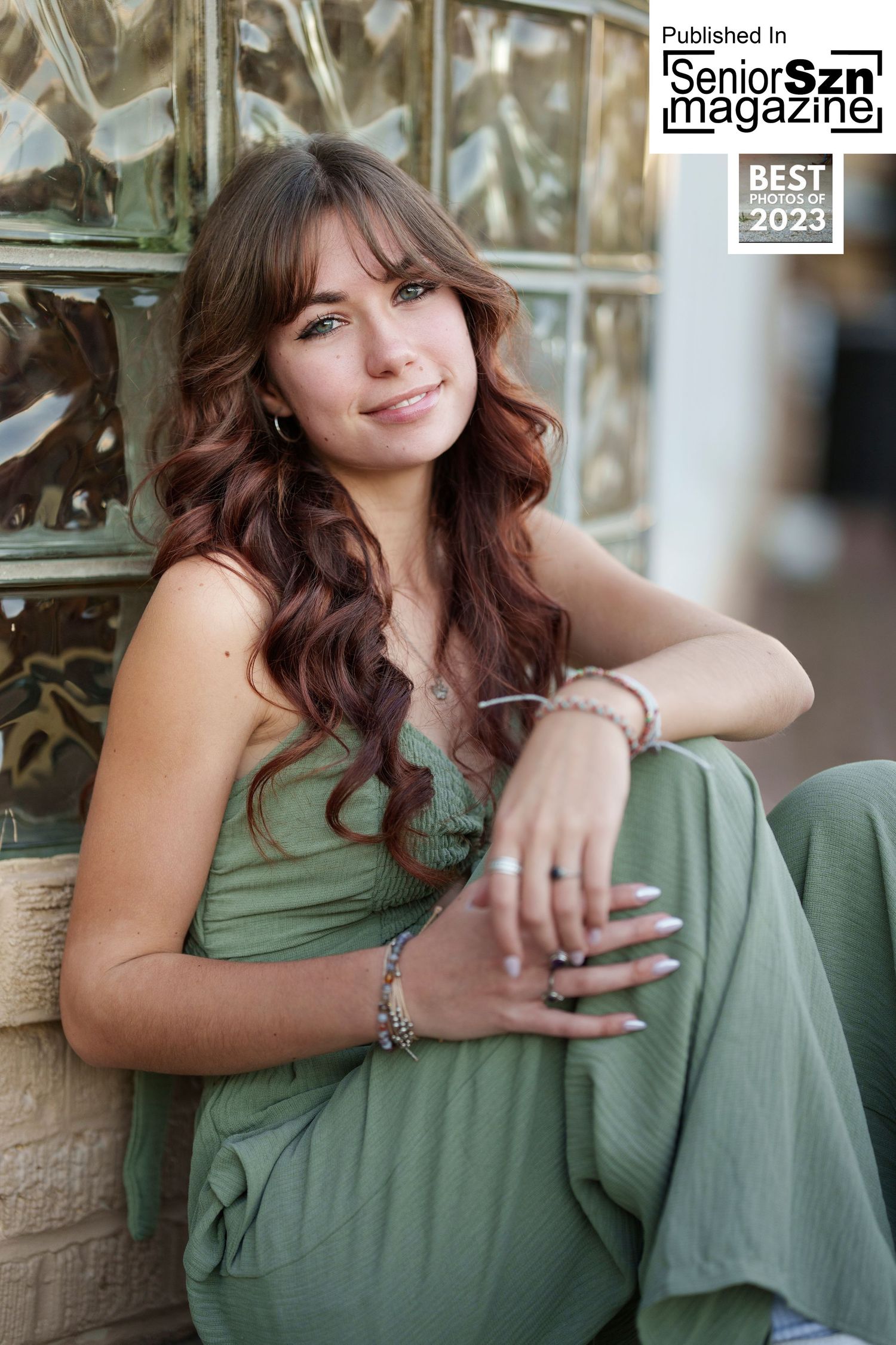 Senior photographer in the Woodlands .  Urban senior girl photo session.   Senior Pictures Unique
