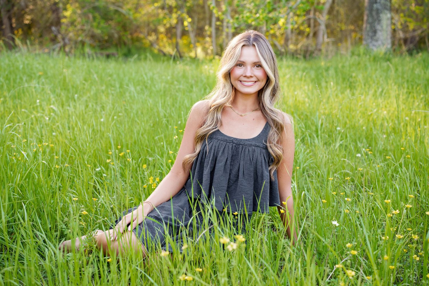 tall grass senior photos in a field.  The woodlands, Conroe, Tomball, Spring